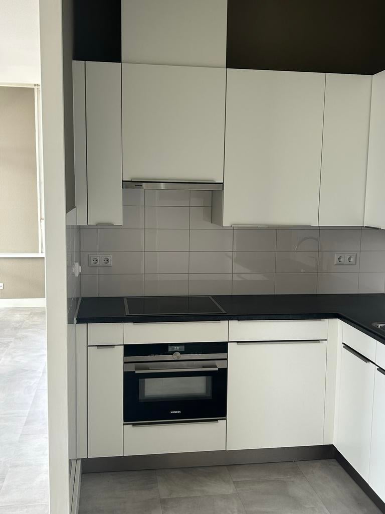 Complete keuken met Siemens inductie en afzuigkap, Huis en Inrichting, Keuken | Complete keukens, Gebruikt, Wit, Hoekkeuken, Ophalen of Verzenden
