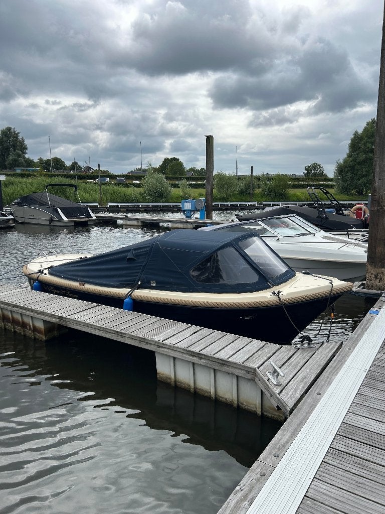 Oud Huijzer 575 Luxury + Suzuki 20 pk (2016) + trailer, Ophalen, Overige typen, Zo goed als nieuw, Rondzit
