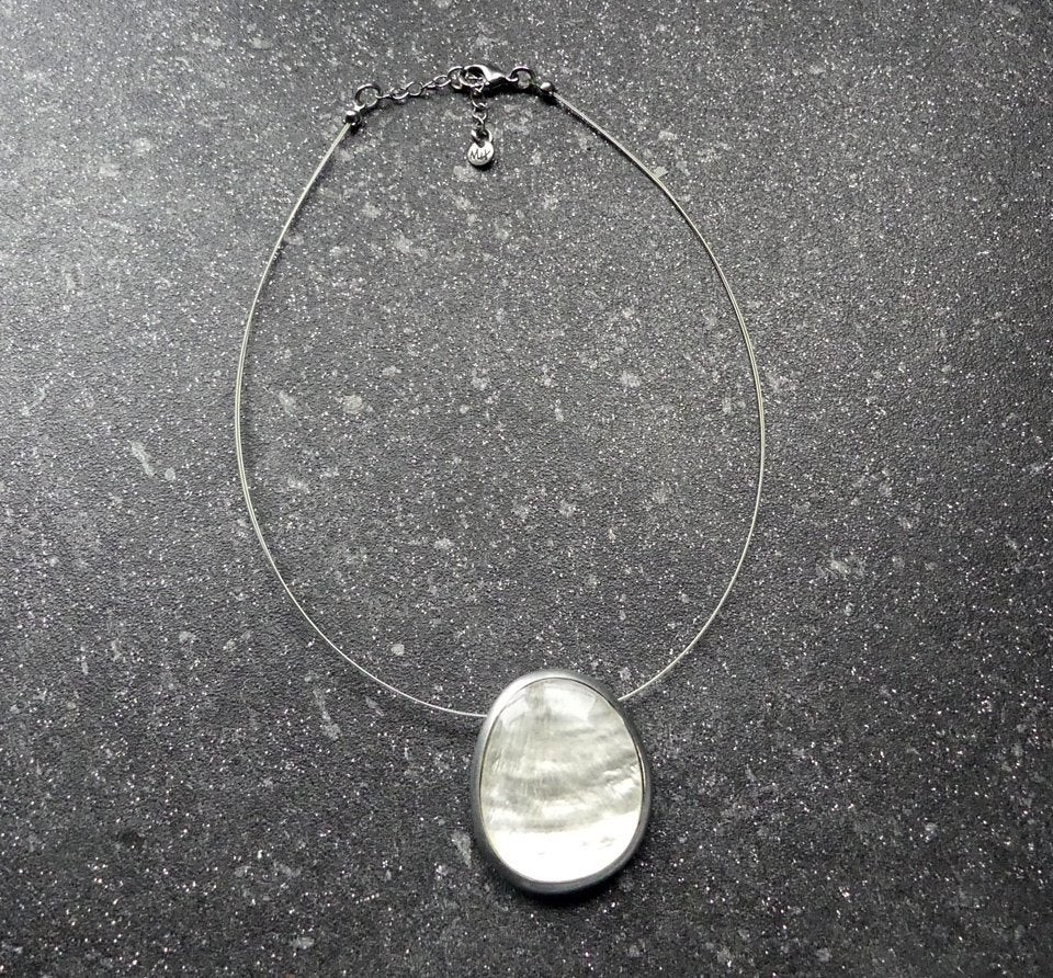Culture Mix ketting met parelmoer hanger zwart zilver, Gebruikt, Ophalen of Verzenden, Zilver, Overige materialen