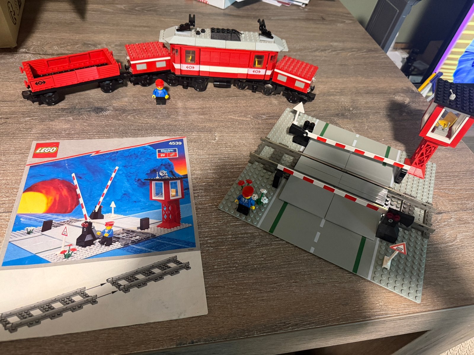 lego 9 volt trein 4551,rails,overweg en wagons, Ophalen of Verzenden, Zo goed als nieuw