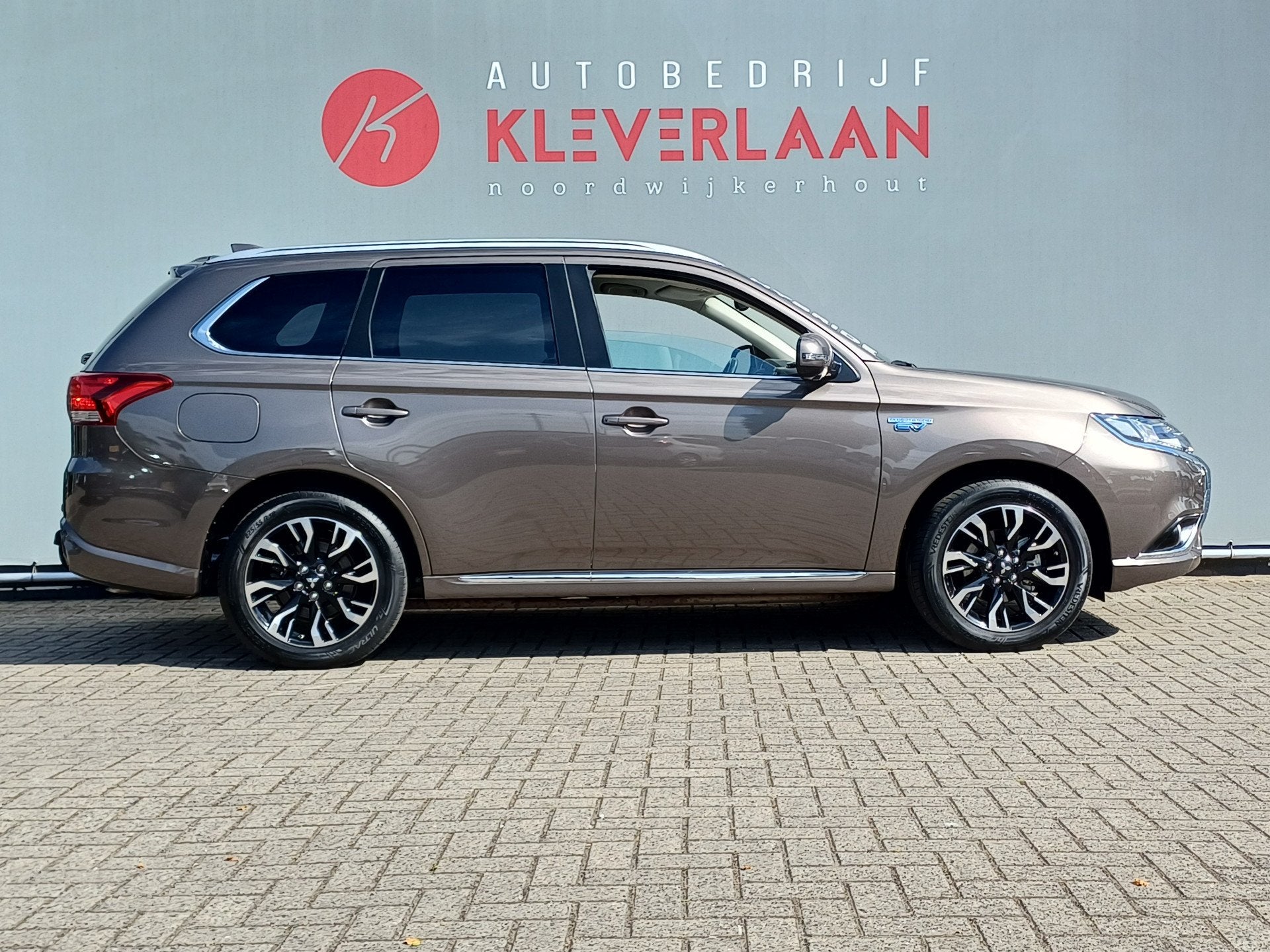 Mitsubishi Outlander 2.0 PHEV Instyle (bj 2015, automaat), Auto's, Euro 6, 4 cilinders, 1820 kg, Bedrijf