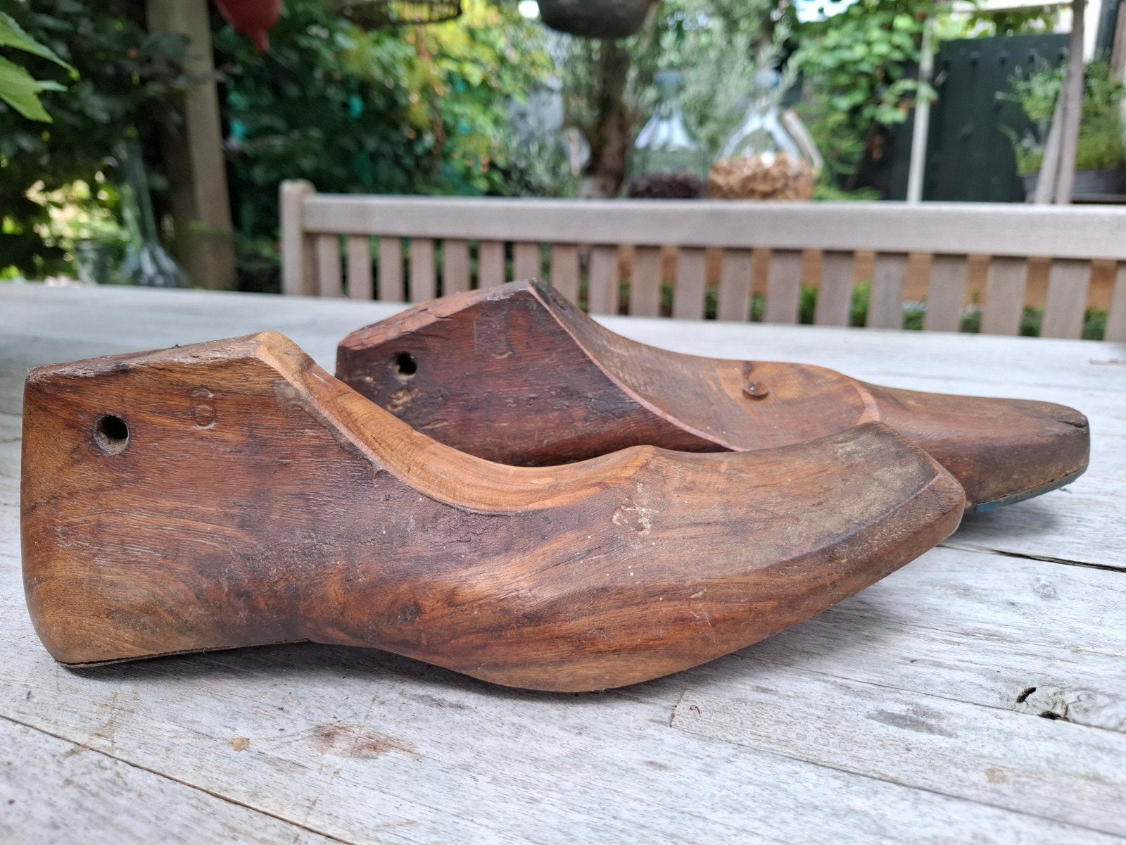Set van twee antieke houten schoenleesten, Verzenden