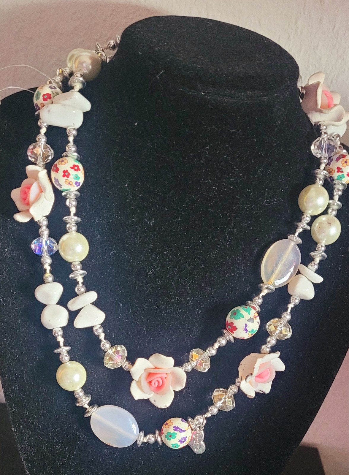 Elegante ketting met rozen en parels, Sieraden, Tassen en Uiterlijk, Kettingen, Met kristal, Overige materialen, Wit, Nieuw