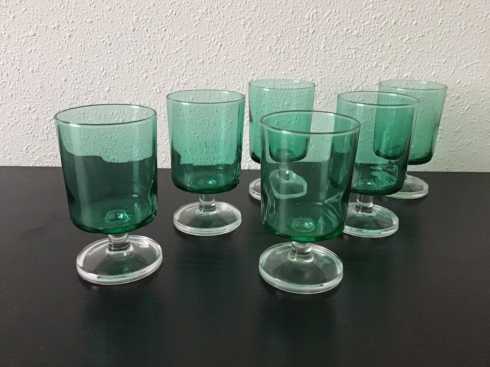 6 Luminarc Esmerald groen glazen op een voetje. Hoog 9 cm., Verzamelen, Ophalen of Verzenden, Zo goed als nieuw, Overige typen