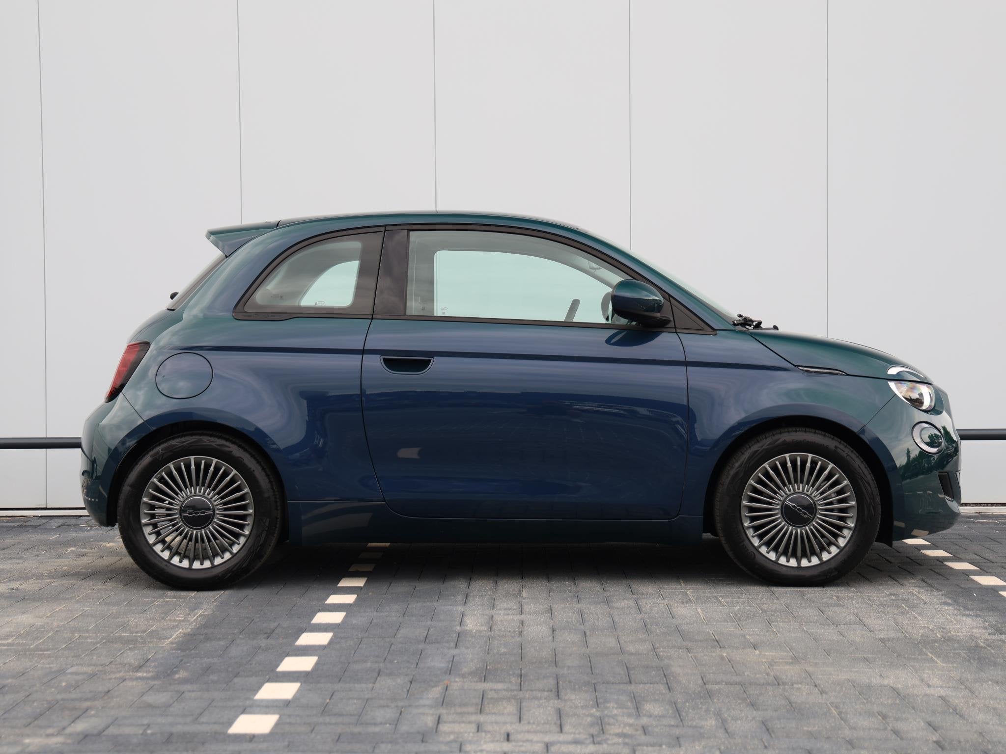 Fiat 500 Icon 42 kWh 118pk | Navigatie | Cruise control | Cl, Stof, 118 pk, Automatische klimaatregeling, 4 stoelen