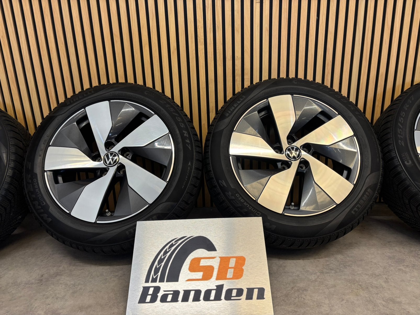 VW Passat B9 Originele 18 inch Bologna velgen + Winterbanden, Auto-onderdelen, Banden en Velgen, Banden en Velgen, Winterbanden