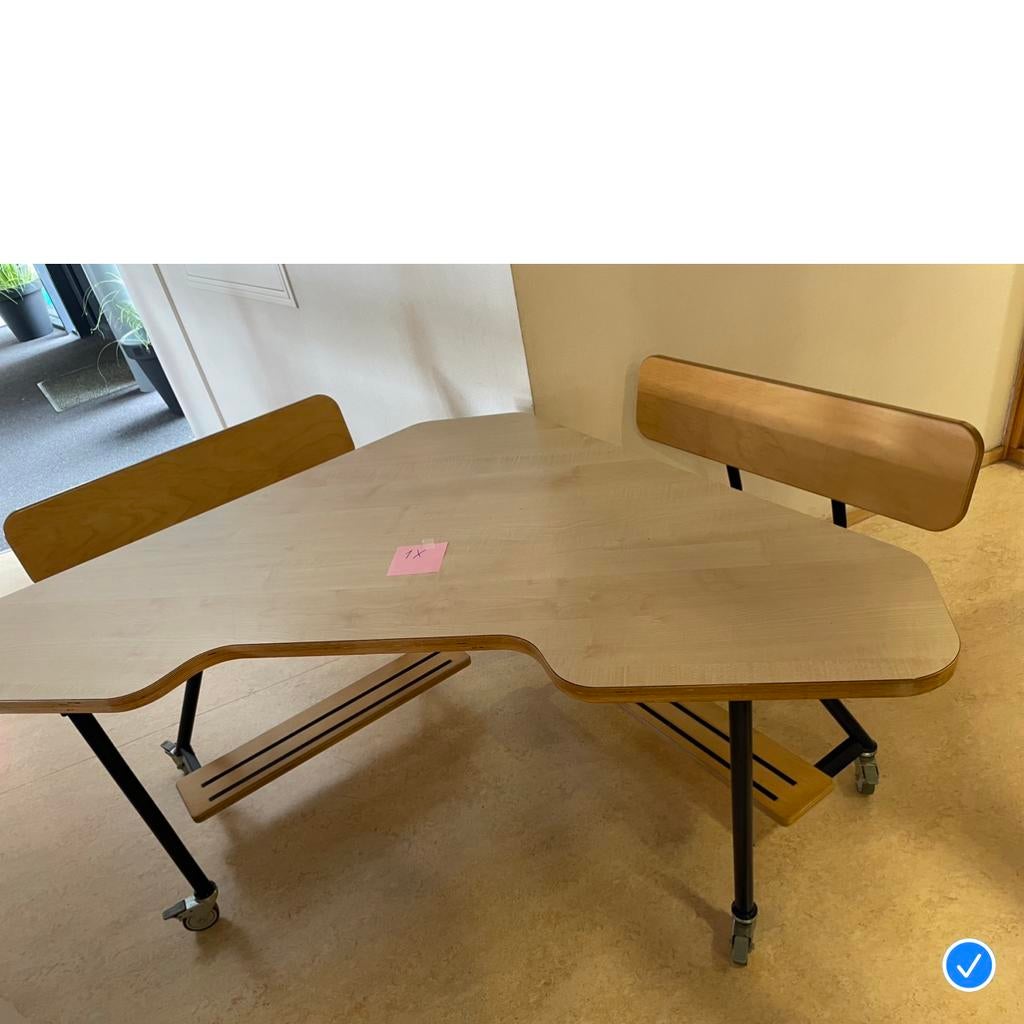 Kinderopvang tafel met vaste bankjes op wielen, Kinderen en Baby's, Kinderkamer | Tafels en Stoelen, Ophalen of Verzenden, Gebruikt