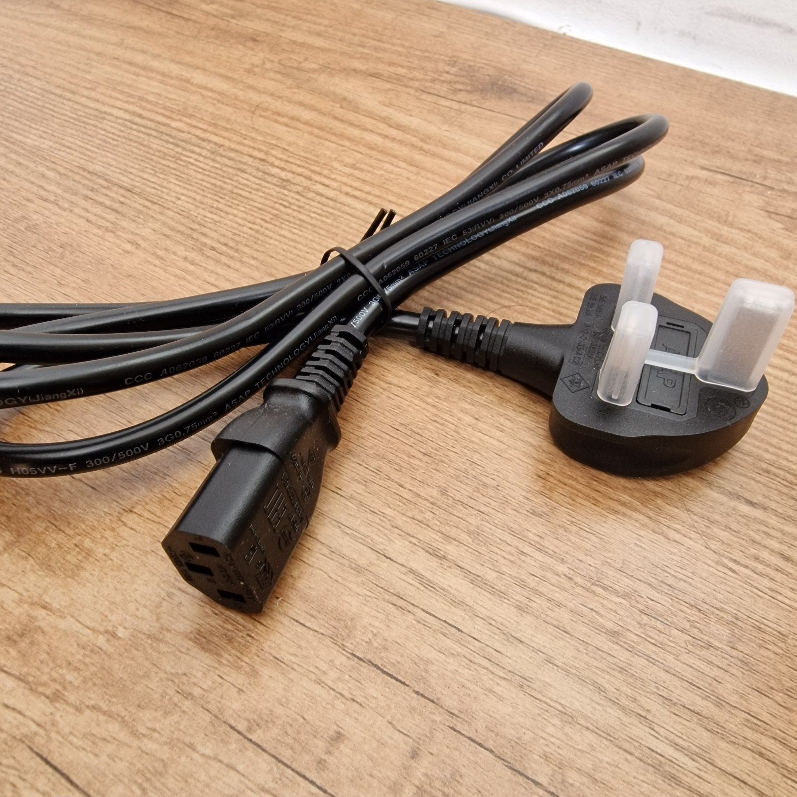 Stroomkabel met UK stekker en C13 connector, Ophalen of Verzenden