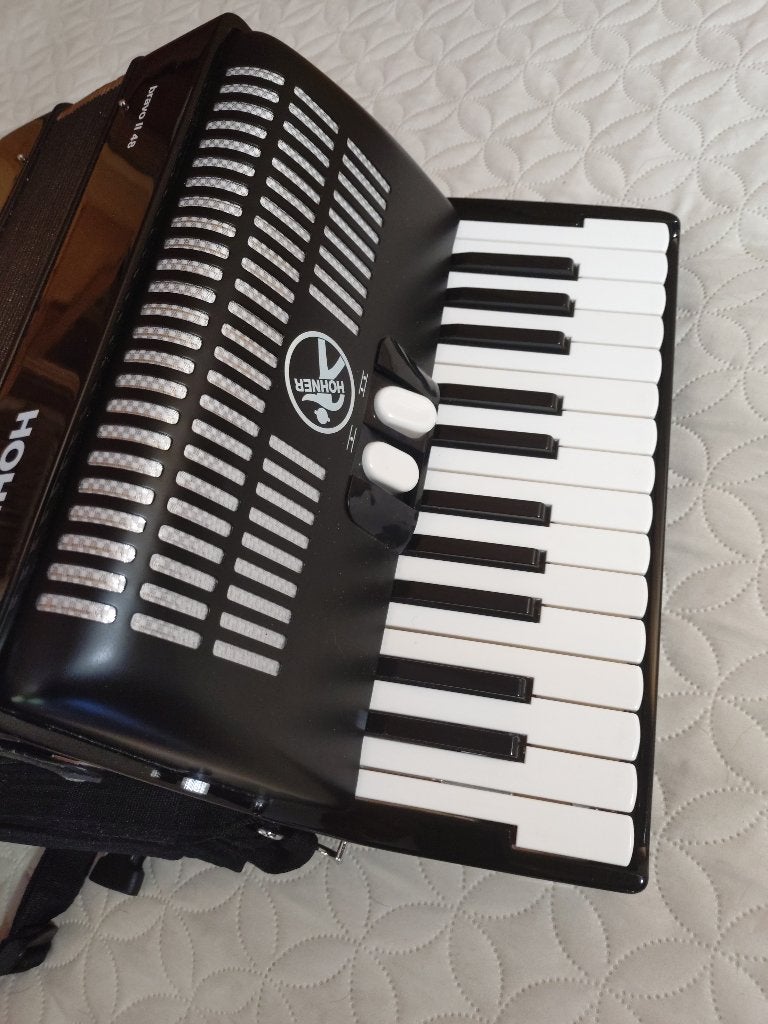 Hohner Bravo II accordeon izgst, Muziek en Instrumenten, Accordeons, Ophalen, Met riemen, Toetsaccordeon, Hohner
