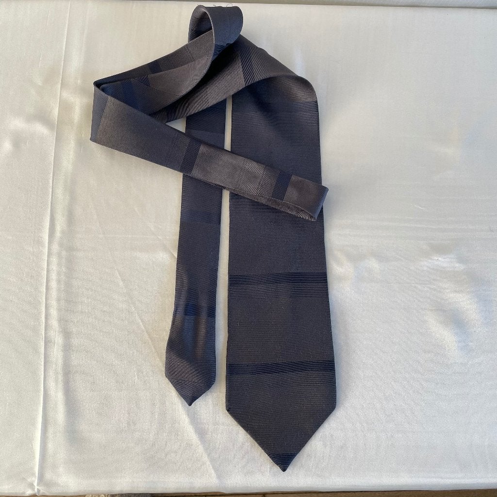 Hugo Boss zijden stropdas – Made in Italy – donkerblauw, Kleding | Heren, Stropdassen, Blauw, Ophalen of Verzenden, Zo goed als nieuw