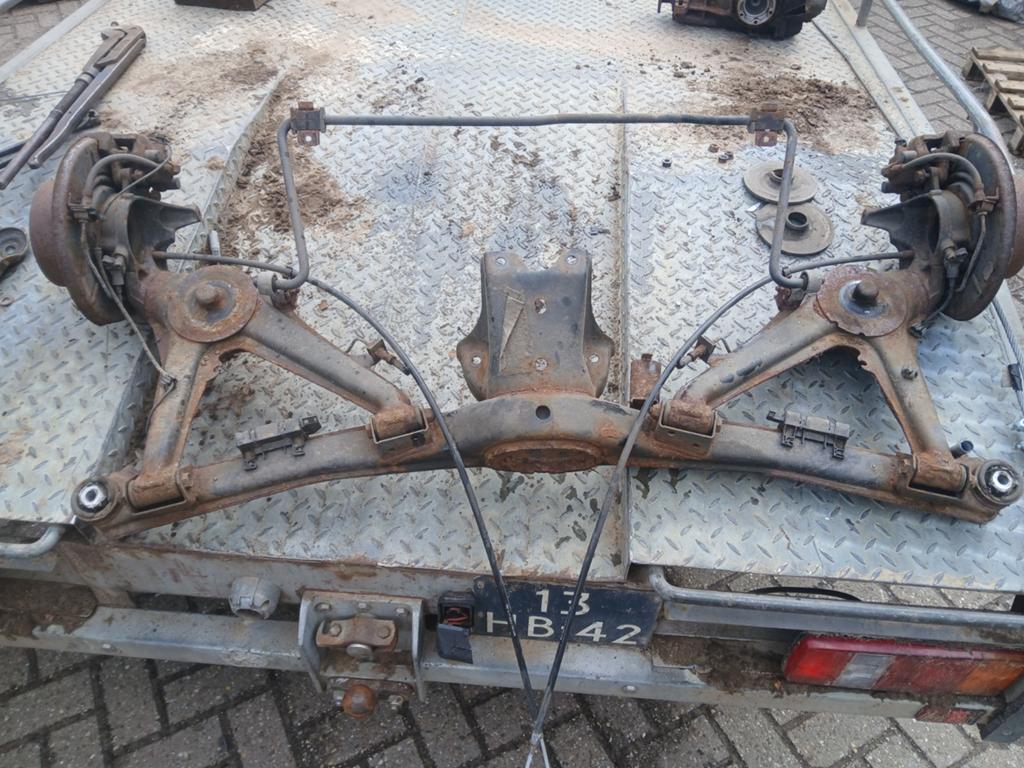 BMW E30 E36 Compact 5x120 Achteras met Schijfremmen, Ophalen, Gebruikt, BMW, BMW