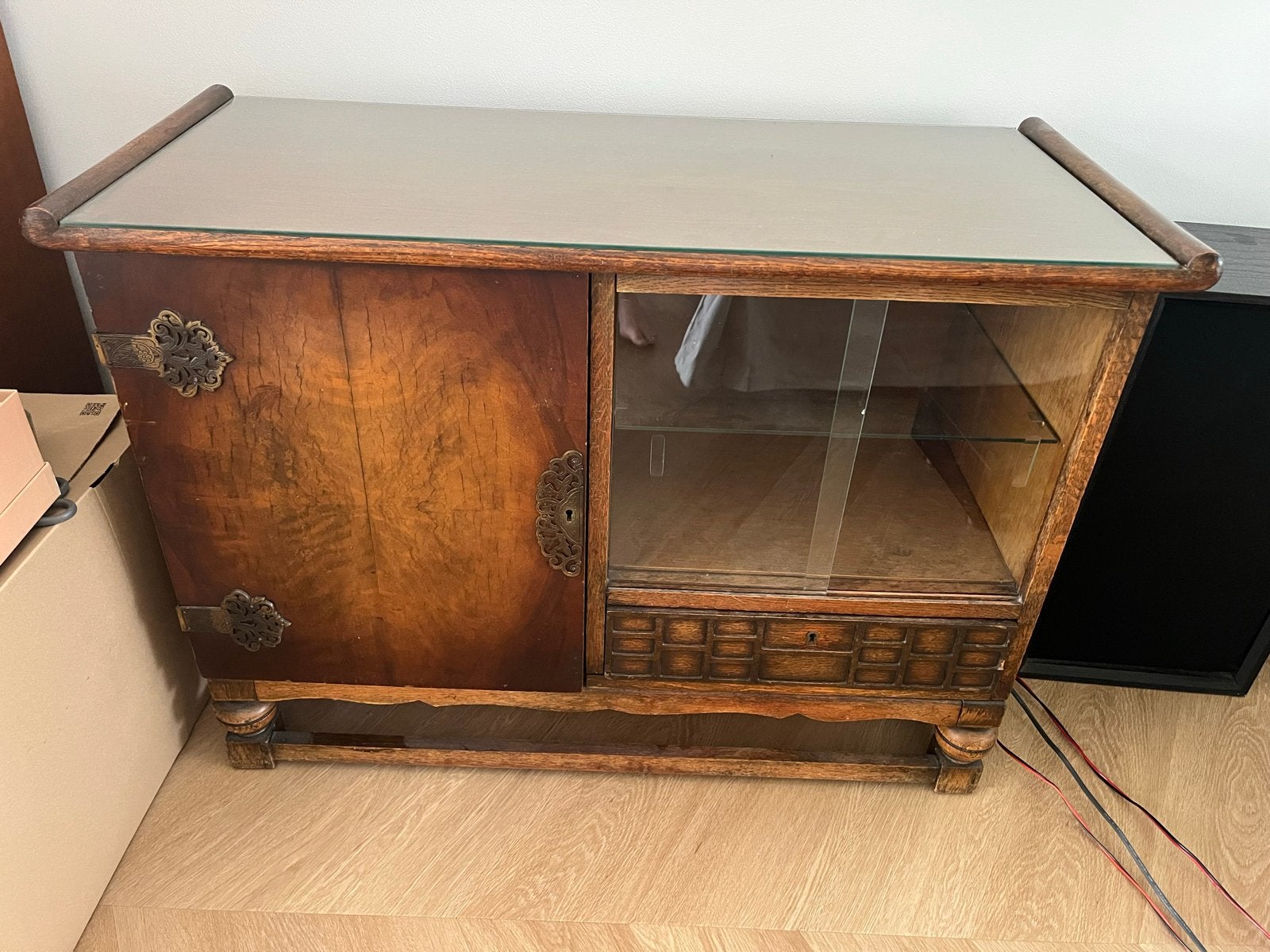 Vintage dressoir met glazen blad en opbergruimte, Ophalen, Gebruikt, 50 tot 100 cm, Minder dan 100 cm