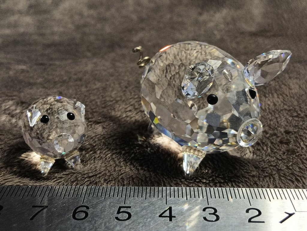 Swarovski varkens. 2x, Ophalen of Verzenden, Zo goed als nieuw, Figuurtje