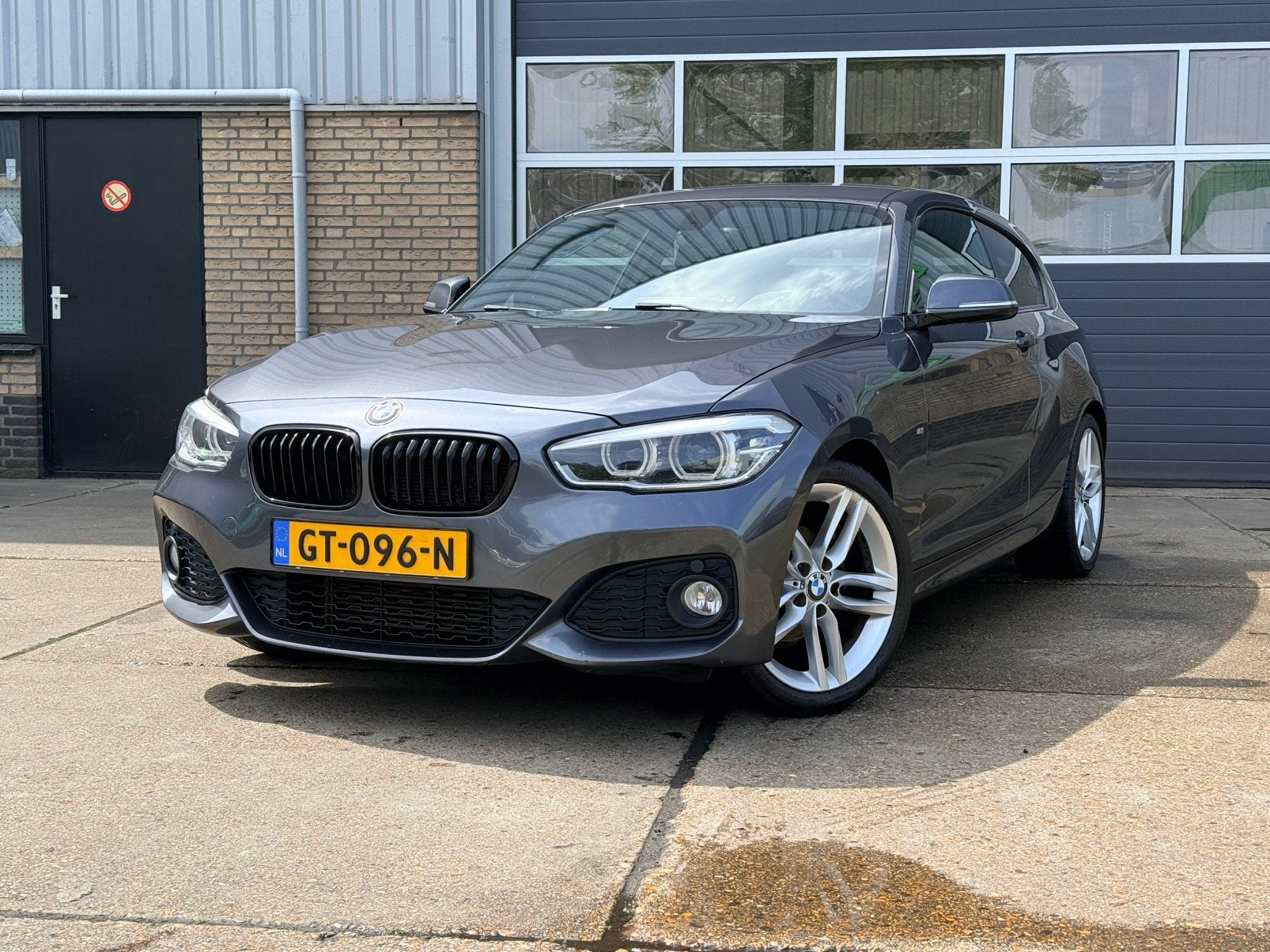 BMW 1-Serie 118i 136pk 2015 Grijs, Auto's, BMW, 1-Serie, 4 stoelen, Origineel Nederlands, 19 km/l