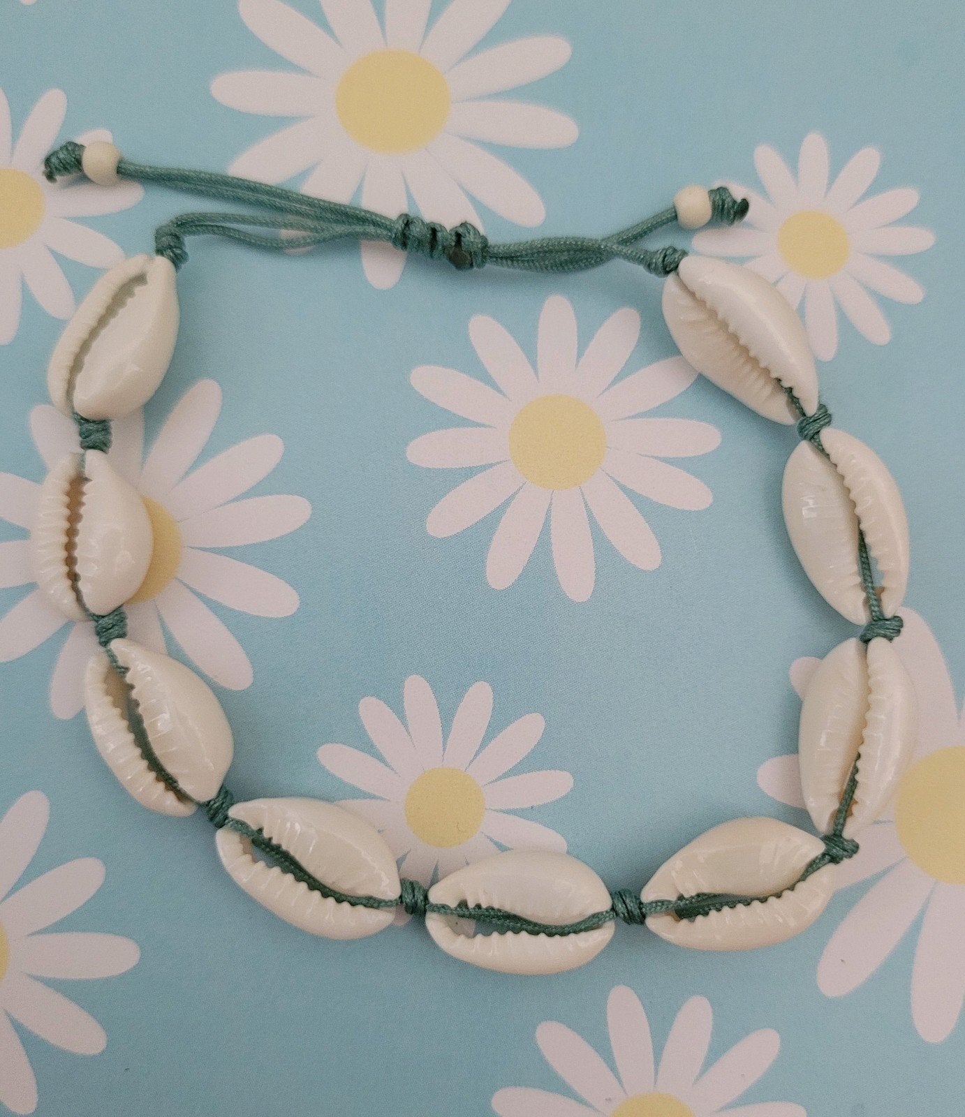 Nieuw! Kauri schelpjes armband groen verstelbaar, Ophalen of Verzenden, Nieuw