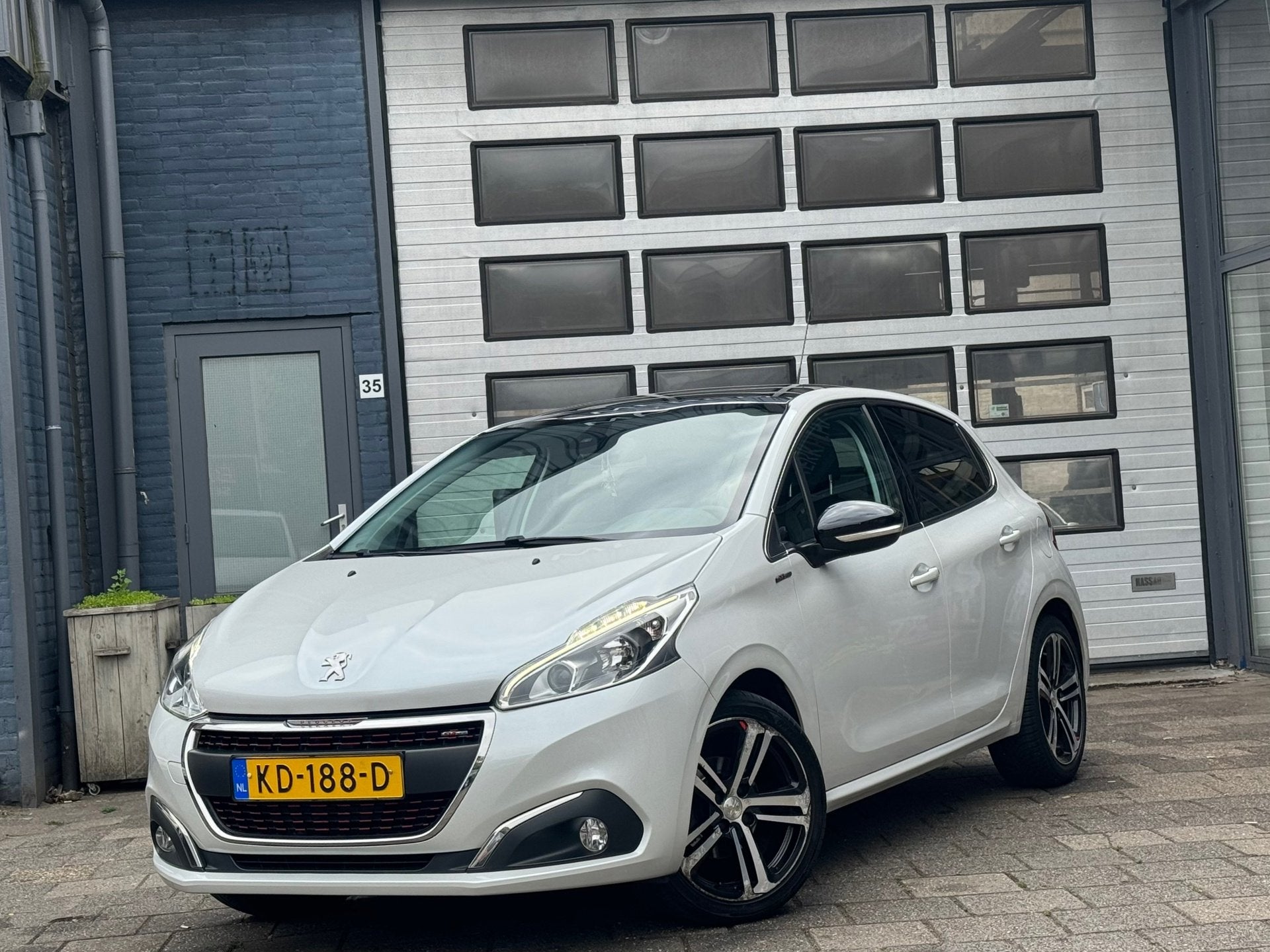 Peugeot 208 1.2 PureTech GT-line | Clima | Camera | Pano | N, Auto's, Voorwielaandrijving, Dealer onderhouden, Euro 6, Origineel Nederlands