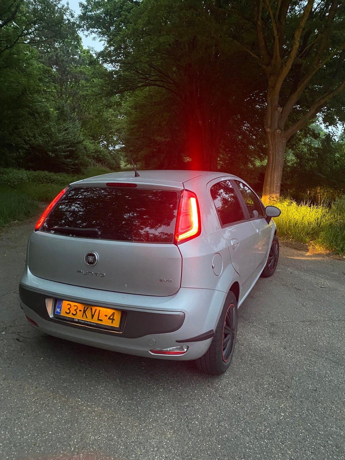 Fiat Punto Evo • 122.223 km • Cruise Control • 5 Deurs, 1005 kg, 40 €/maand, 1242 cc, 4 cilinders