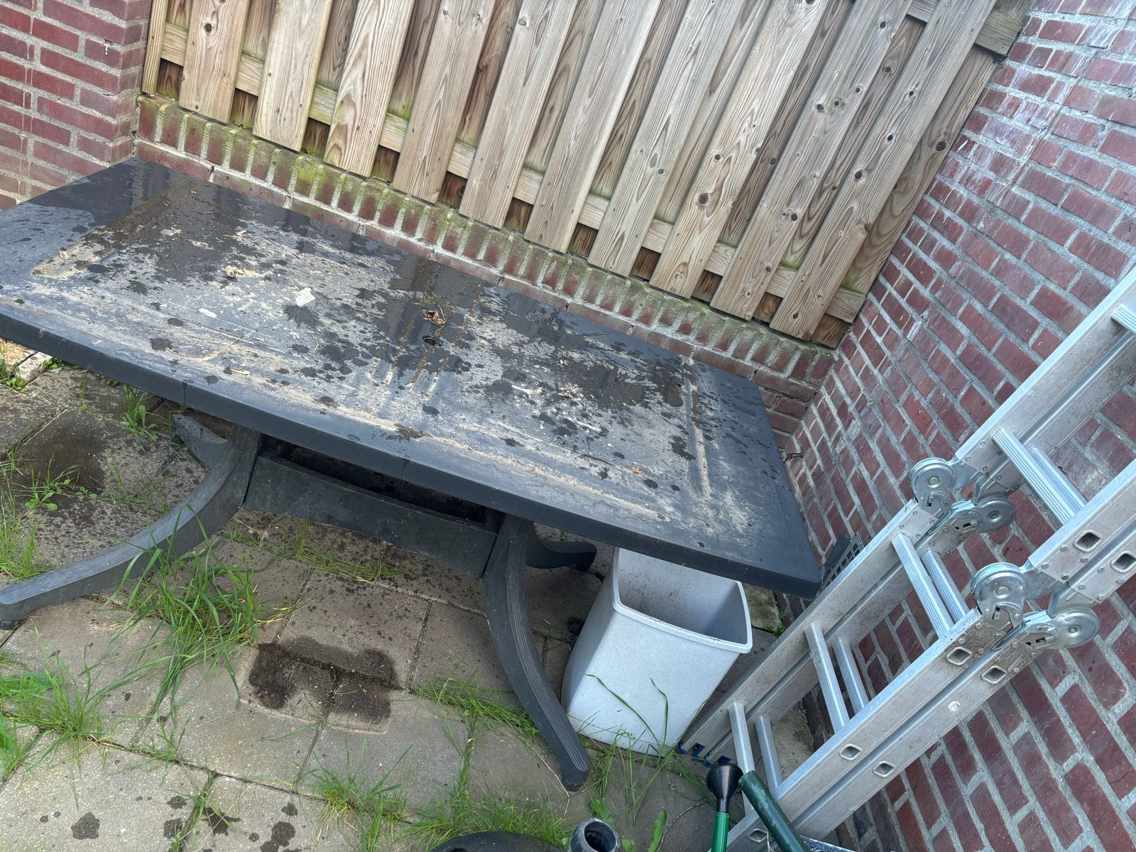 Stevige tuintafel. Alleen vies, niet beschadigd. Zo schoon, Ophalen, Gebruikt, Rechthoekig, Overige materialen