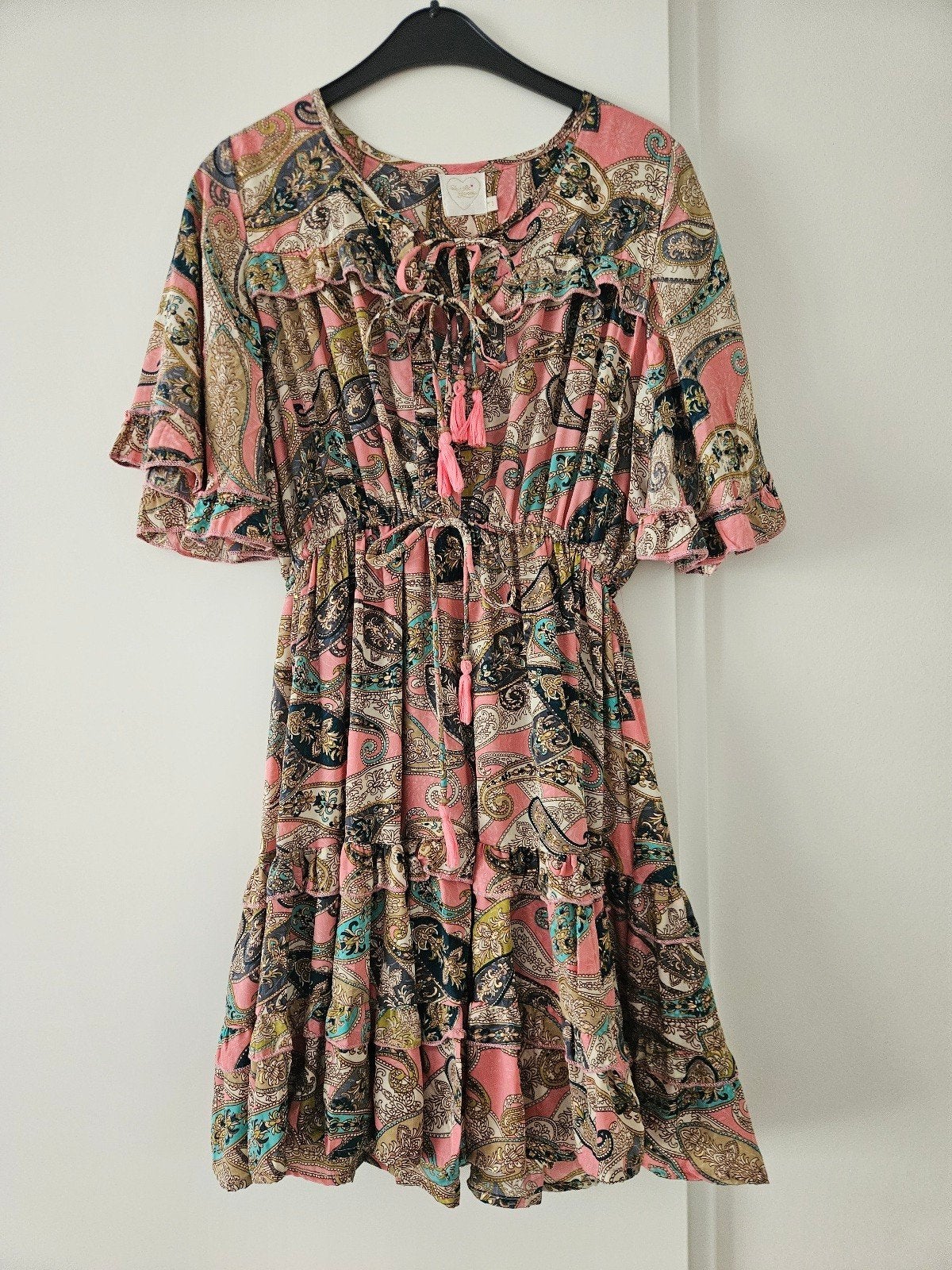 Nieuwe roze paisley jurk maat XS - NIEUW, Kleding | Dames, Nieuw, Ophalen of Verzenden, Roze, Maat 34 (XS) of kleiner