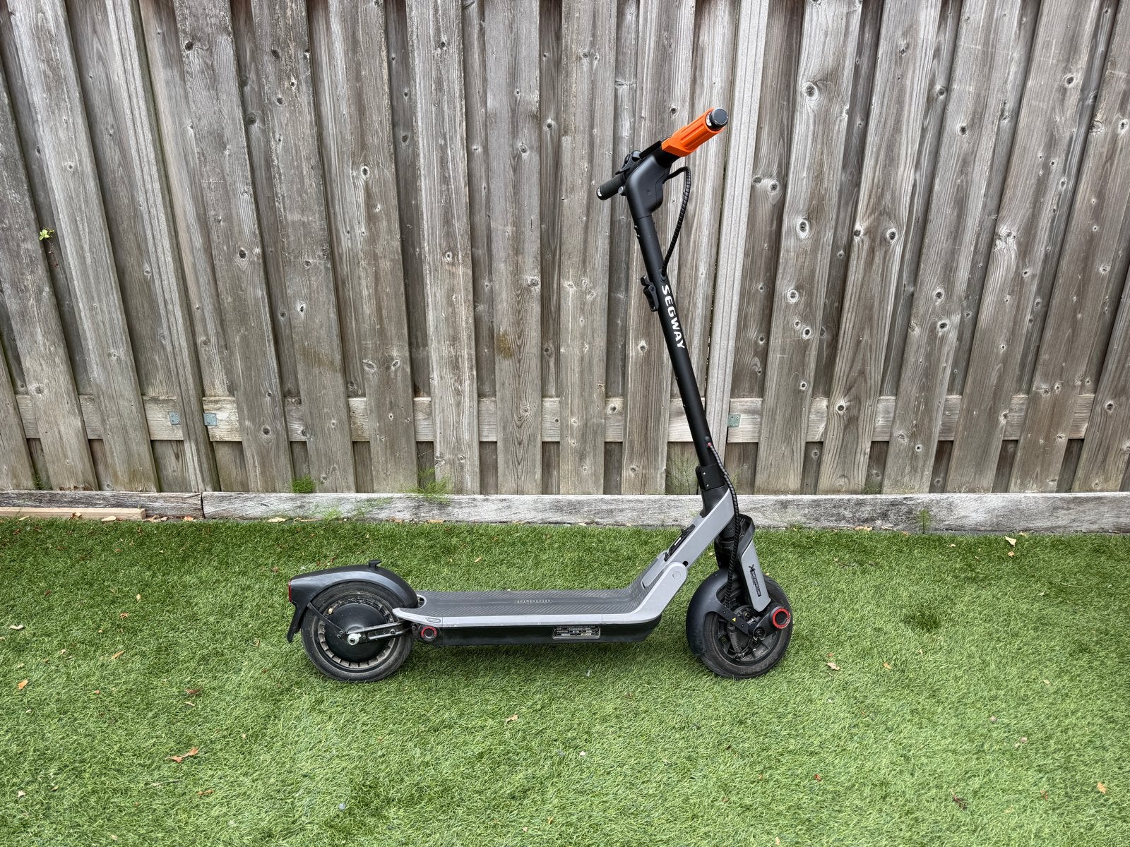 Segway Ninebot E3 Pro incl oplader en factuur apr 26, Ophalen, Gebruikt, Elektrische step (E-scooter)