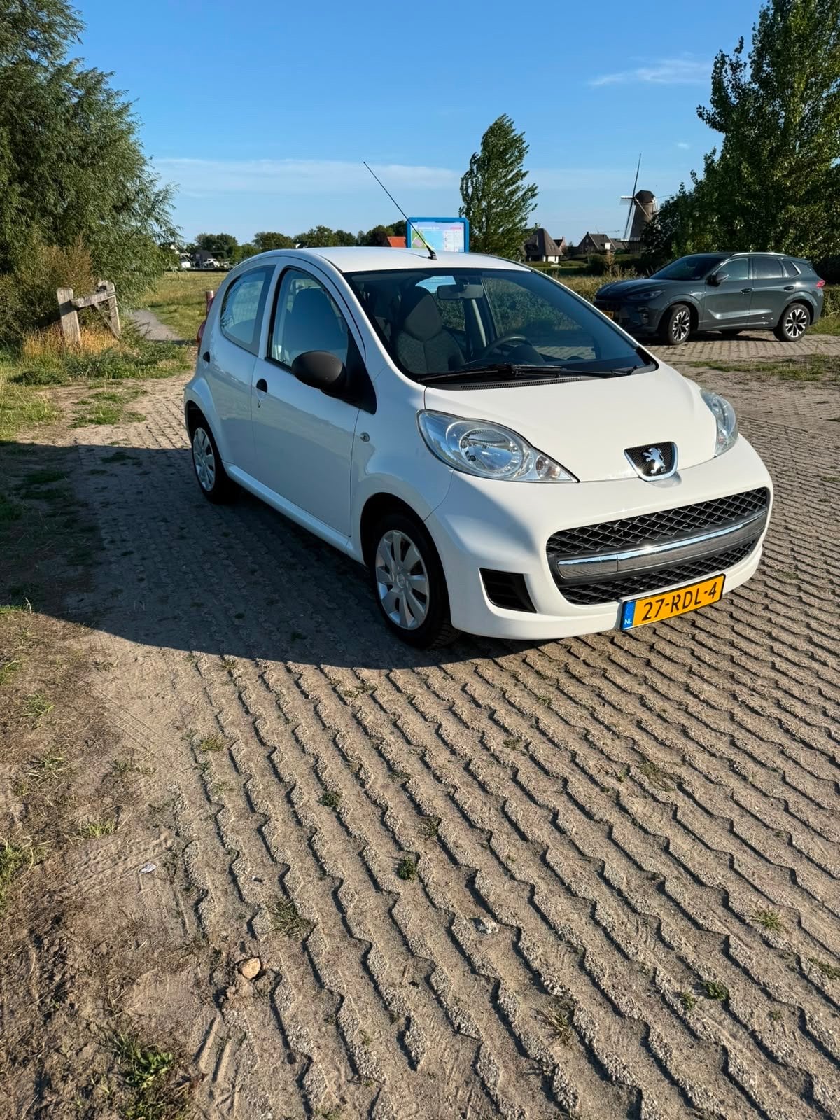 Peugeot 107 1.0 12V 5DR 2011 Wit, Auto's, Voorwielaandrijving, 4 stoelen, Origineel Nederlands, Handgeschakeld