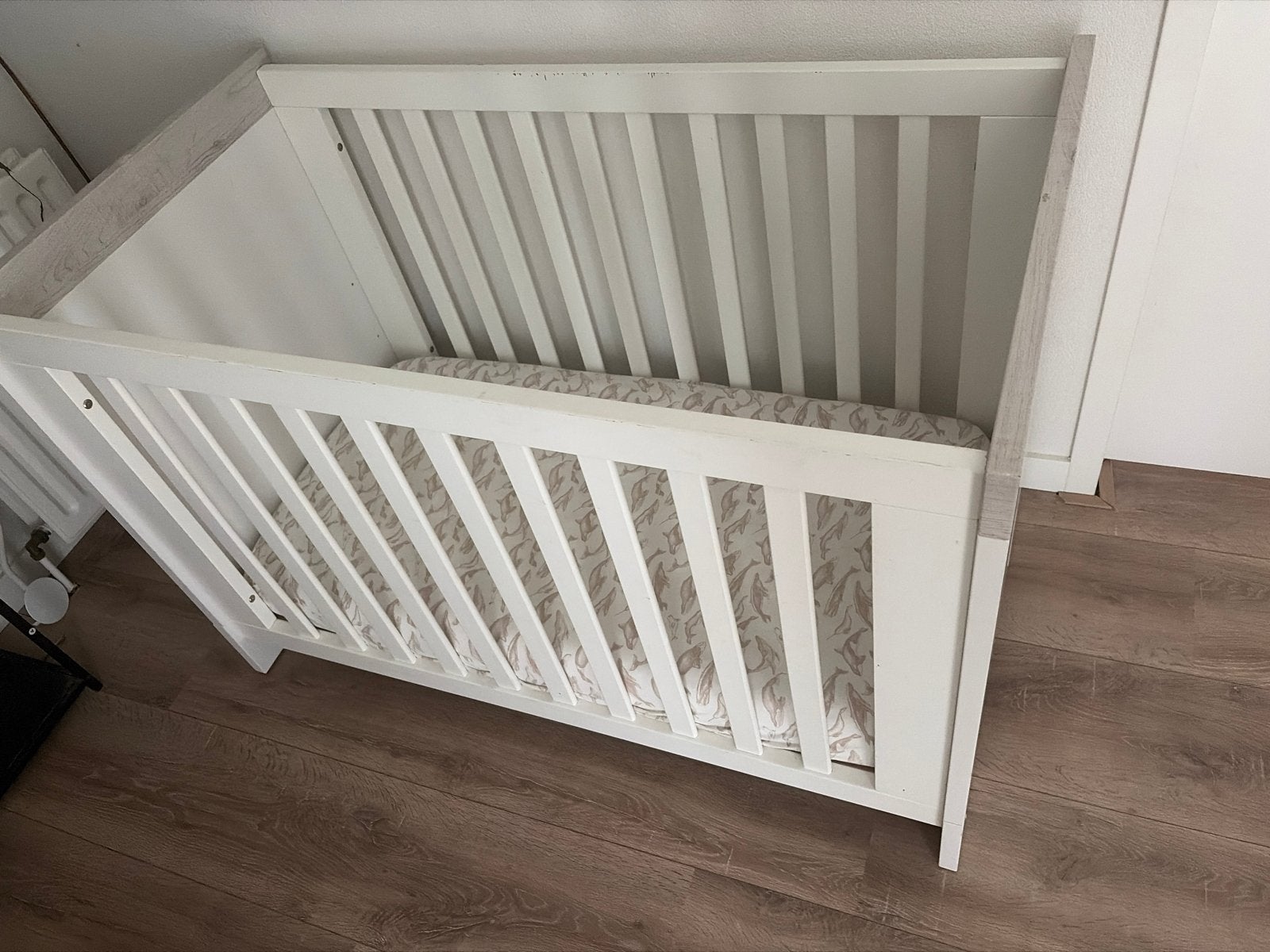 TWF Futura Ledikant - Wit met Houten Details, Huis en Inrichting, Slaapkamer | Bedden, Ophalen, Gebruikt, Wit, 190 cm of minder