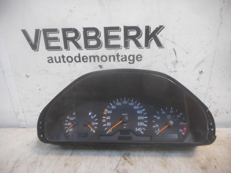 Cockpit Mercedes-Benz C (W202) (1993-03/2000-05) 2025406047, Gebruikt, Mercedes-Benz AG, Mercedes-Benz, Mercedesstraße 120, Stuttgart 70372, , Duitsland