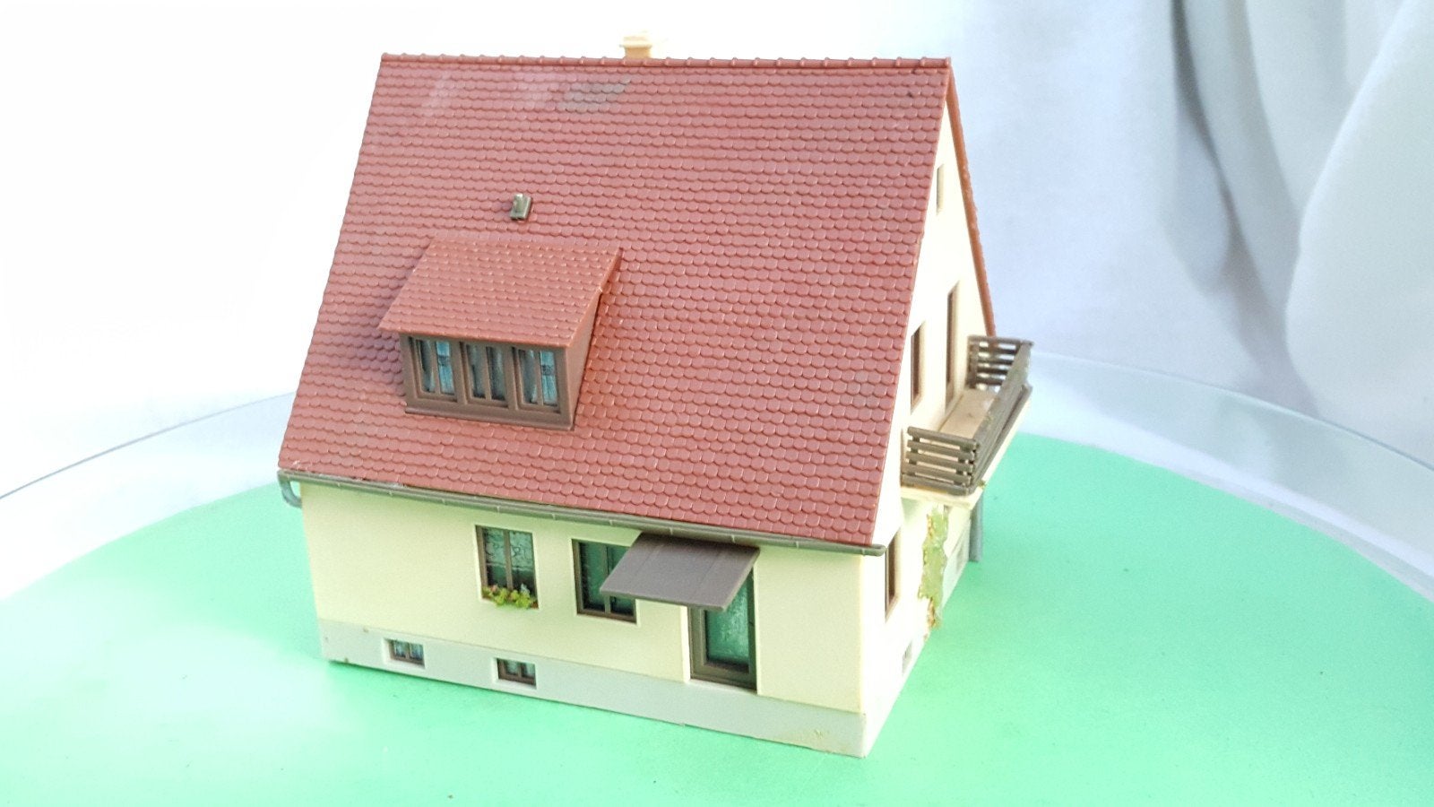 Kibri H0 450 Woonhuis met balkon, Overige merken, Gebruikt, Gelijkstroom of Wisselstroom, Brug, Tunnel of Gebouw