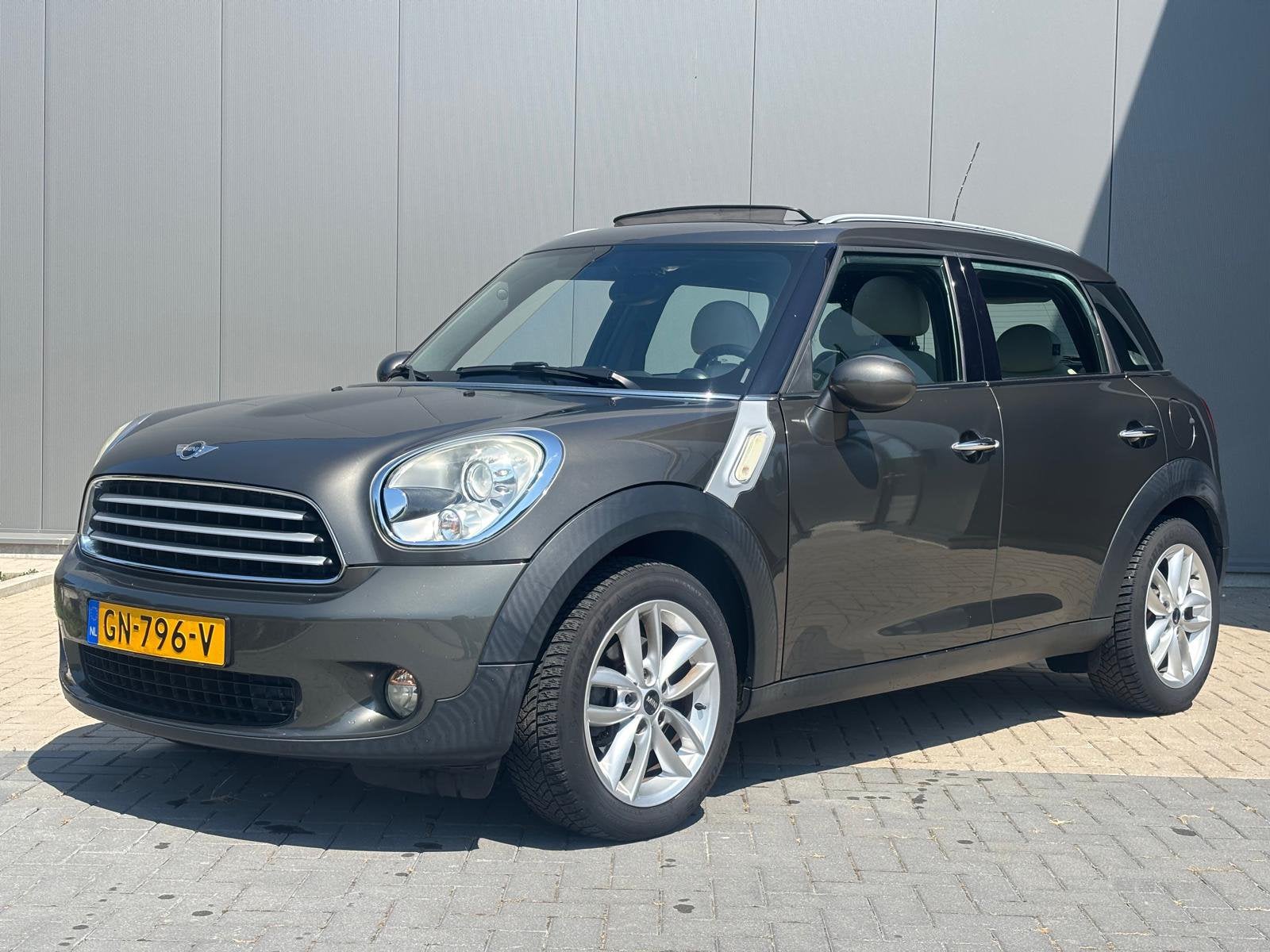 Mini Countryman 1.6 Cooper Automaat Grijs Panodak APK 2027, Auto's, Mini, Beige, 4 stoelen, 122 pk, Particulier