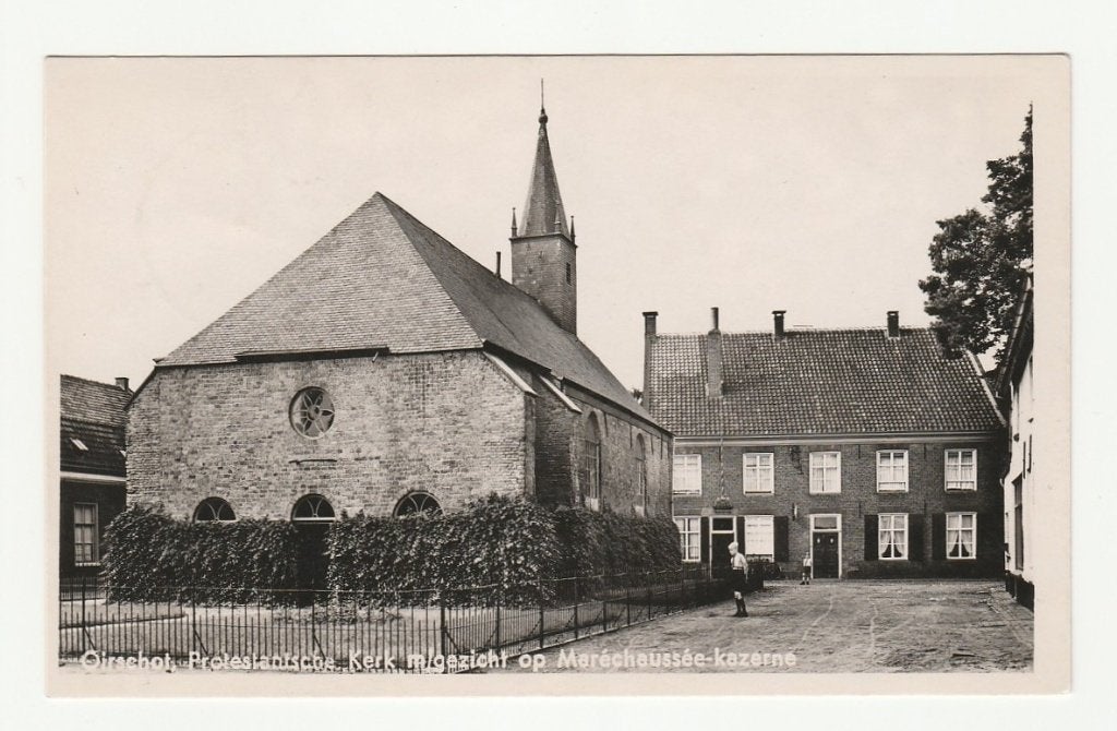 Oirschot - Protestantsche Kerk, gezicht Marechaussee-kazerne, Ophalen of Verzenden, Marechaussee, Nederland, Foto of Poster