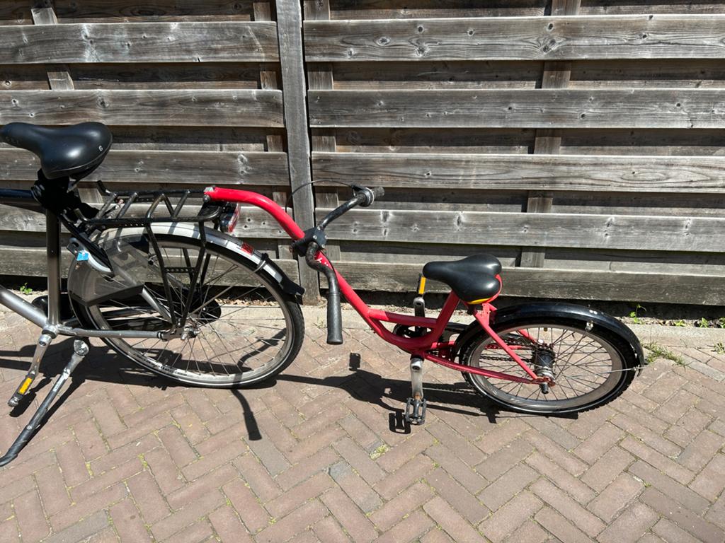 Aanhangfiets voor kinderen met bijbehorende bagagedrager, Fietsen en Brommers, Ophalen, Gebruikt, Aanhangfiets, Minder dan 20 kg