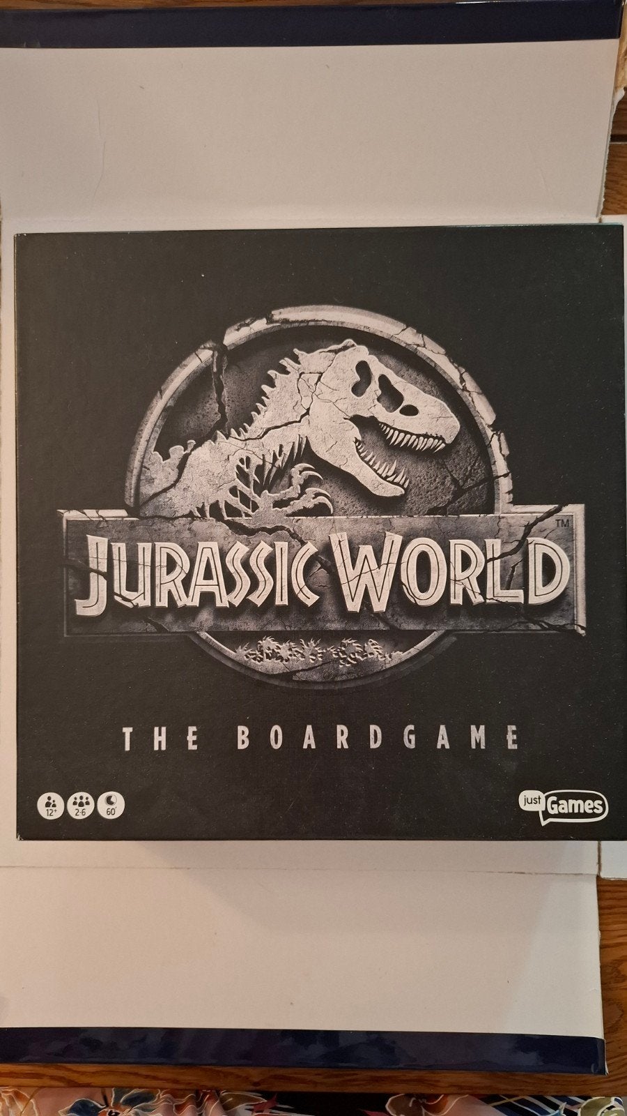 Jurassic World: The Board Game - Bouw je eigen park!, Vijf spelers of meer, Ophalen of Verzenden, Zo goed als nieuw, Just Games