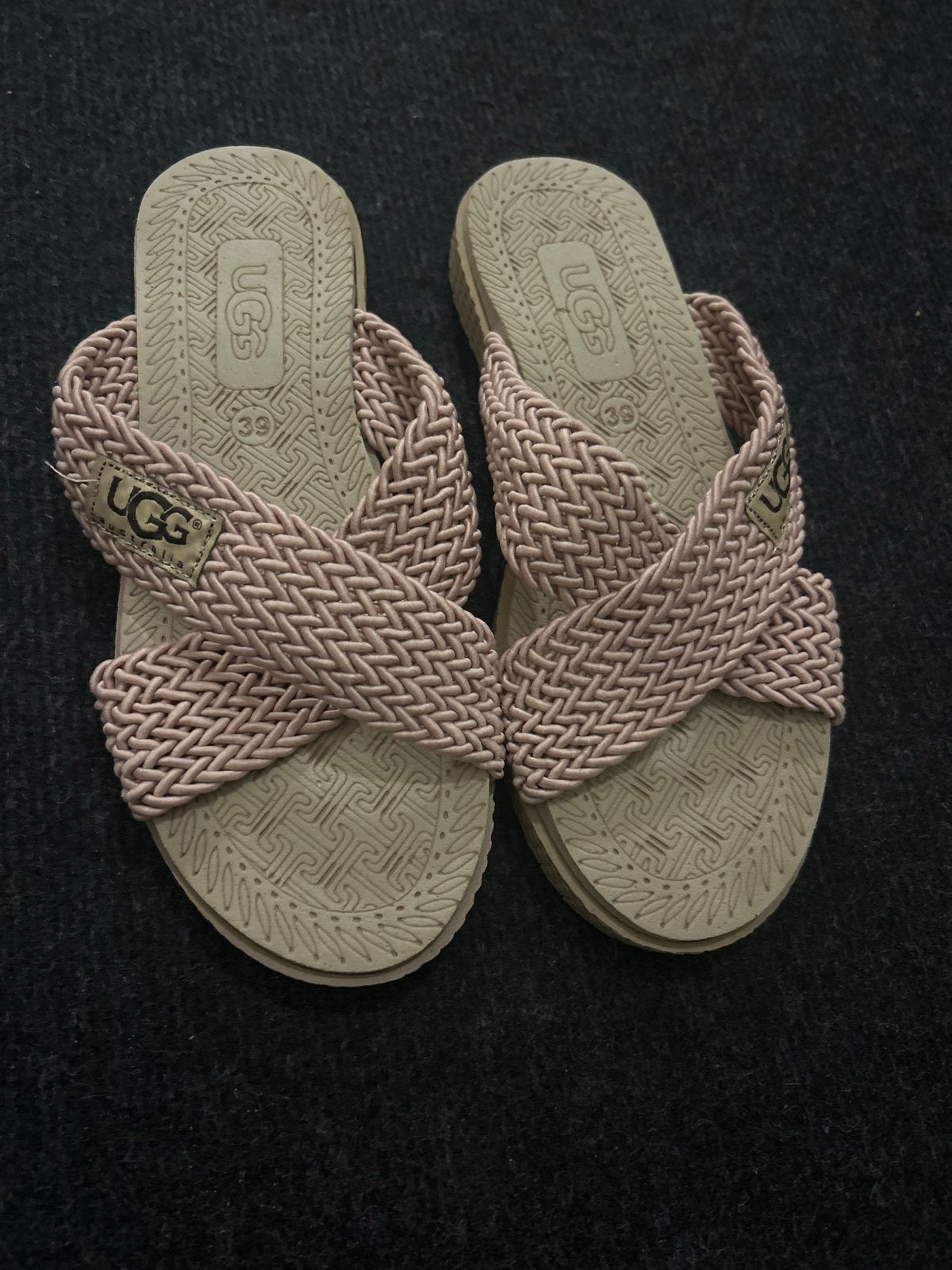 UGG Roze Gevlochten Slippers Maat 39, Ophalen of Verzenden, Zo goed als nieuw, Roze, Slippers