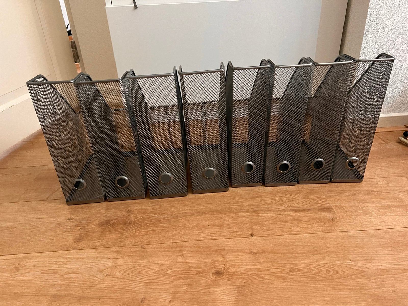Ikea lektuurbak grijs metaal 8 stuks, Huis en Inrichting, Woonaccessoires | Krantenbakken en Lectuurbakken, Ophalen of Verzenden