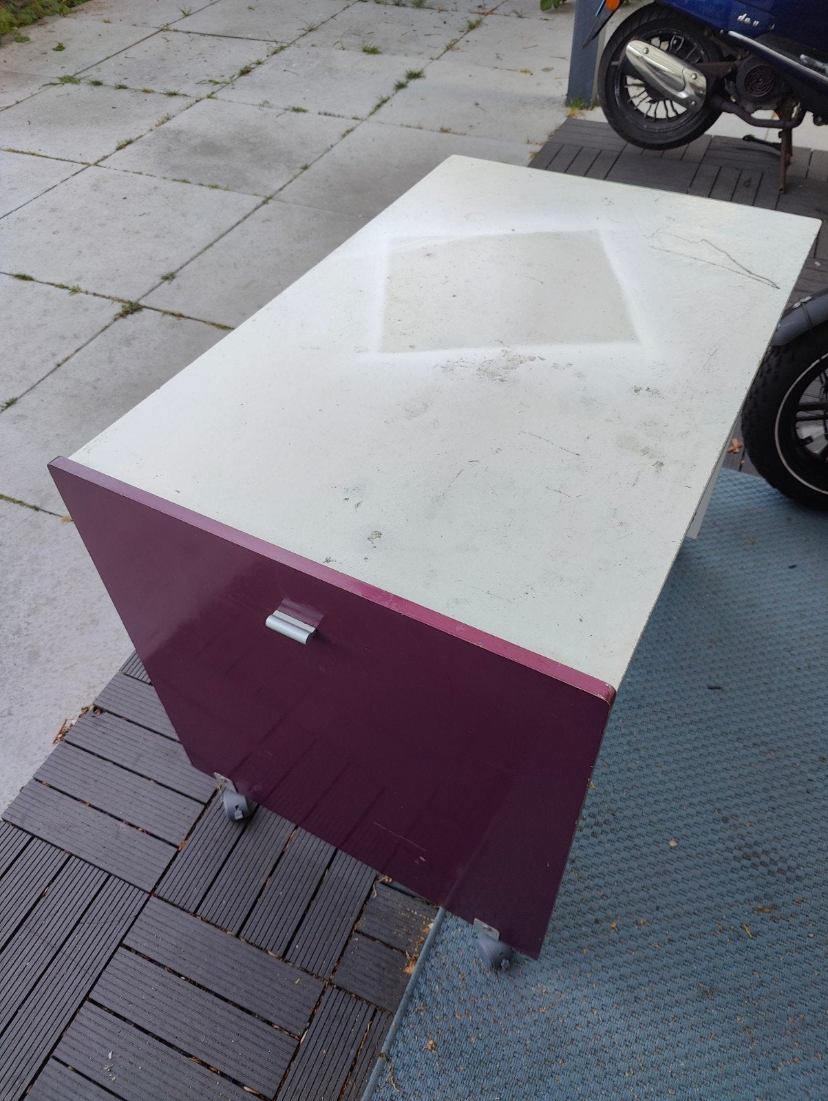 tafel met wieltjes, Gebruikt, 3 of 4 laden, Minder dan 100 cm, 25 tot 50 cm