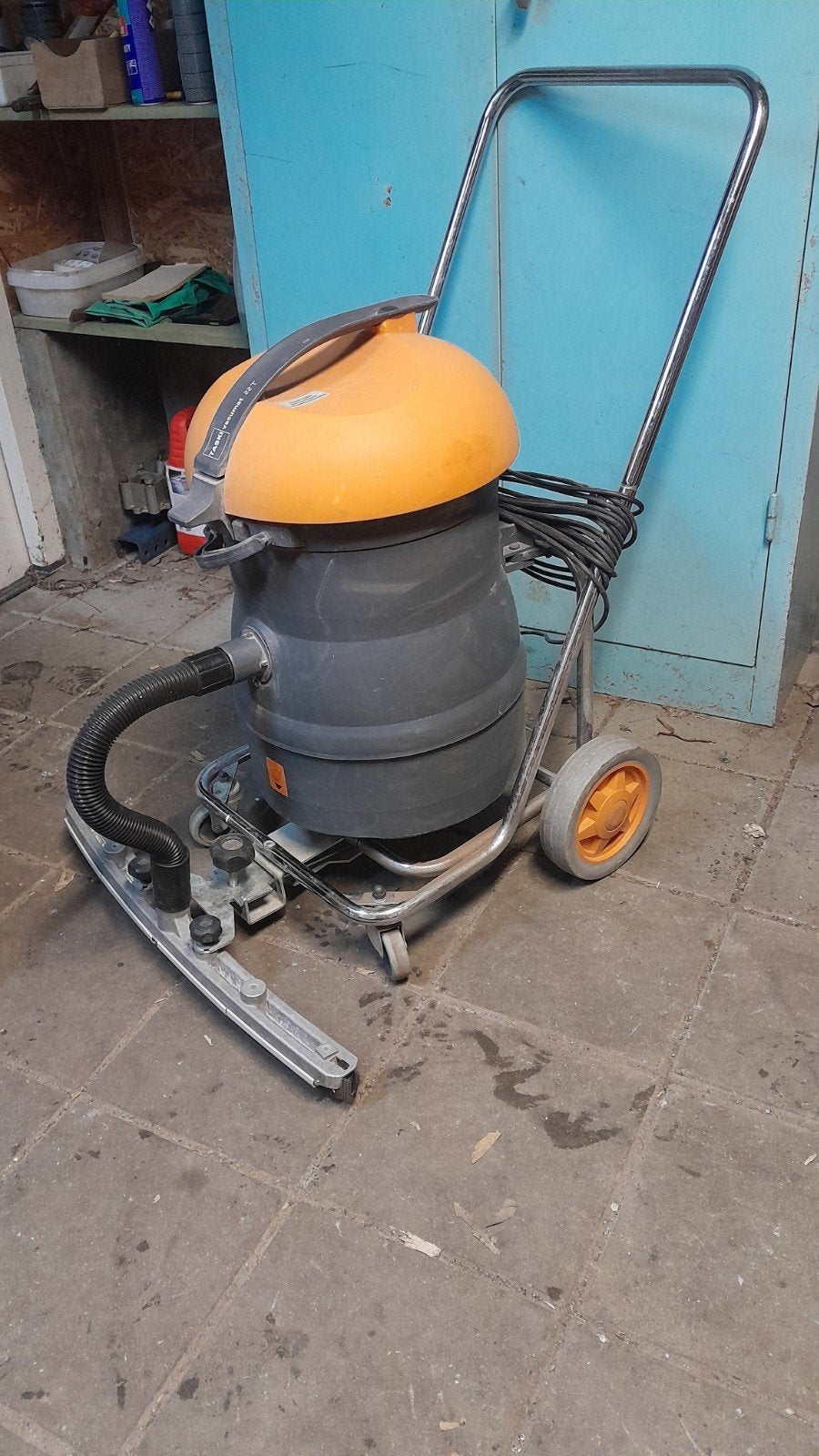 Waterstofzuiger water stofzuiger taski vacumat 22T type S6.3, Ophalen, Gebruikt, Waterstofzuiger