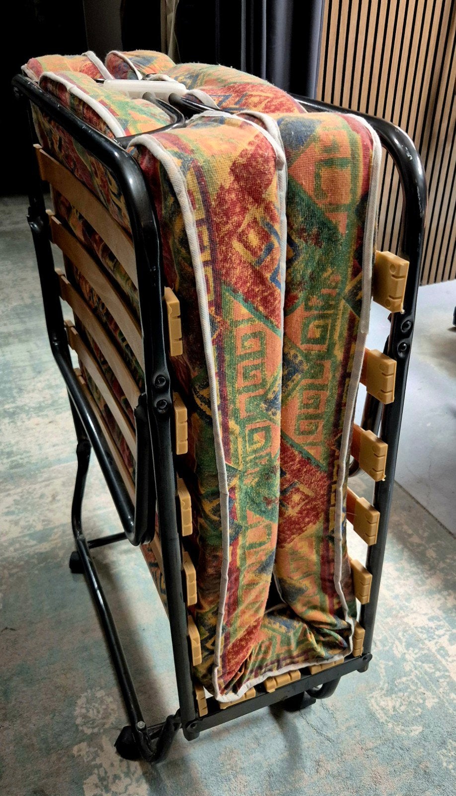Opklapbed / logeerbed, 190 x 80cm, twee stuks beschikbaar, Huis en Inrichting, Ophalen, Gebruikt, Eenpersoons, 190 cm of minder
