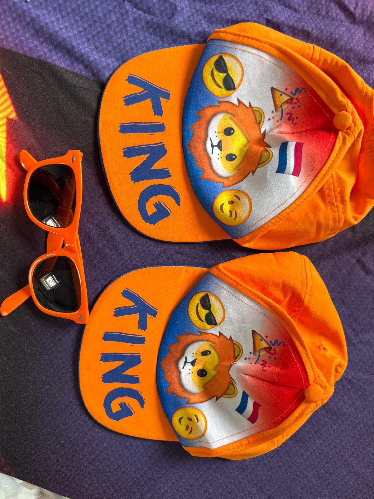 Gebruikte Oranje petten en zonnebril - Koningsdag/EK/WK, Ophalen of Verzenden, Gebruikt, Jongetje of Meisje, Pet