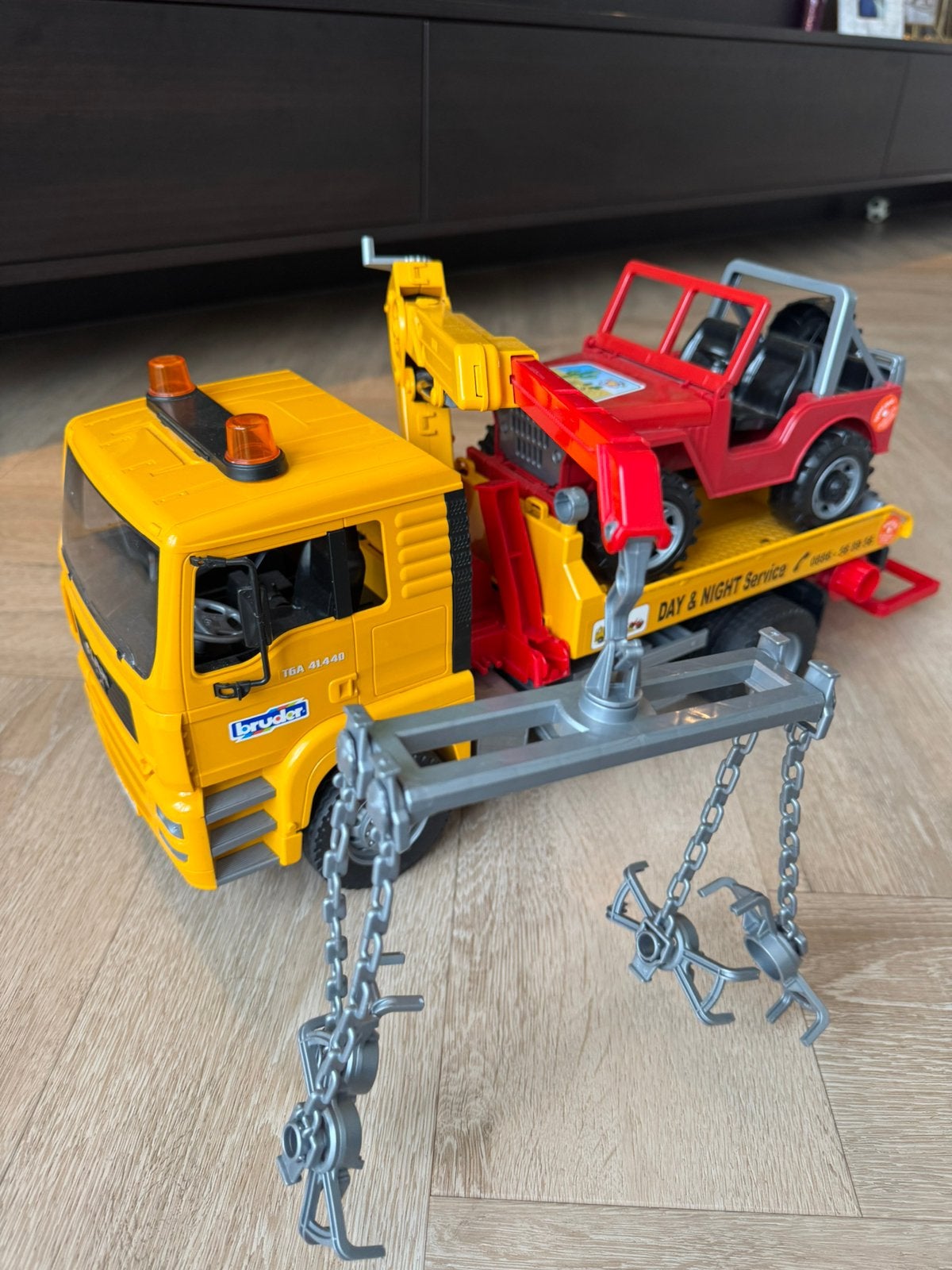 Bruder 02750 vrachtwagen MAN takelwagen met jeep, Ophalen of Verzenden, Zo goed als nieuw