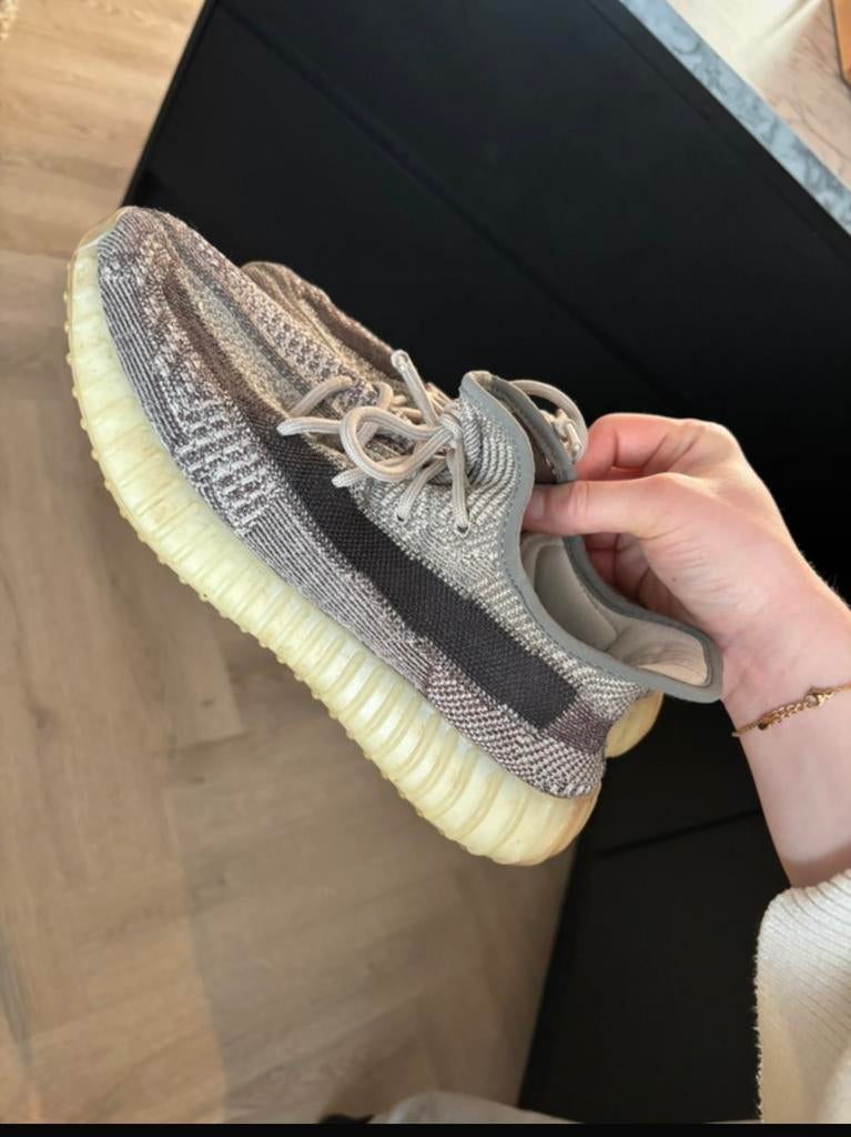 Yeezy Boost 350 V2 ZYON - Maat 42 2/3, Ophalen of Verzenden, Bruin, Sneakers of Gympen