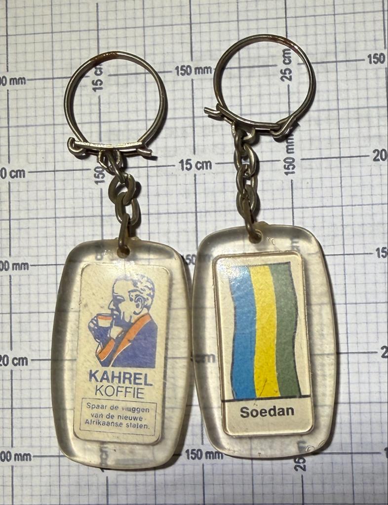 2 Kahrel Koffie Sleutelhangers - Afrikaanse Vlaggen (Soedan,, Ophalen of Verzenden, Gebruikt, Merk