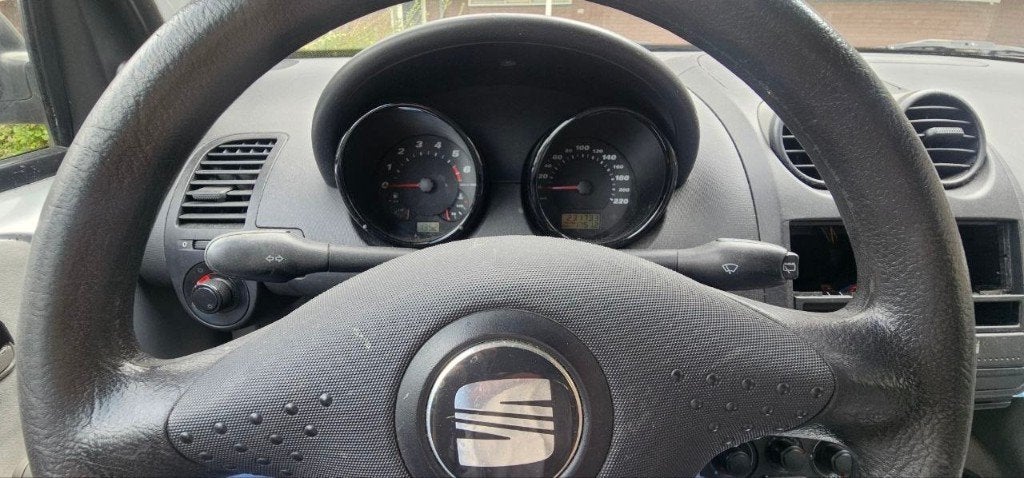 Seat Arosa 1.4 44KW AUT 2001 Grijs, Auto's, 31 €/maand, 4 stoelen, Origineel Nederlands, 904 kg