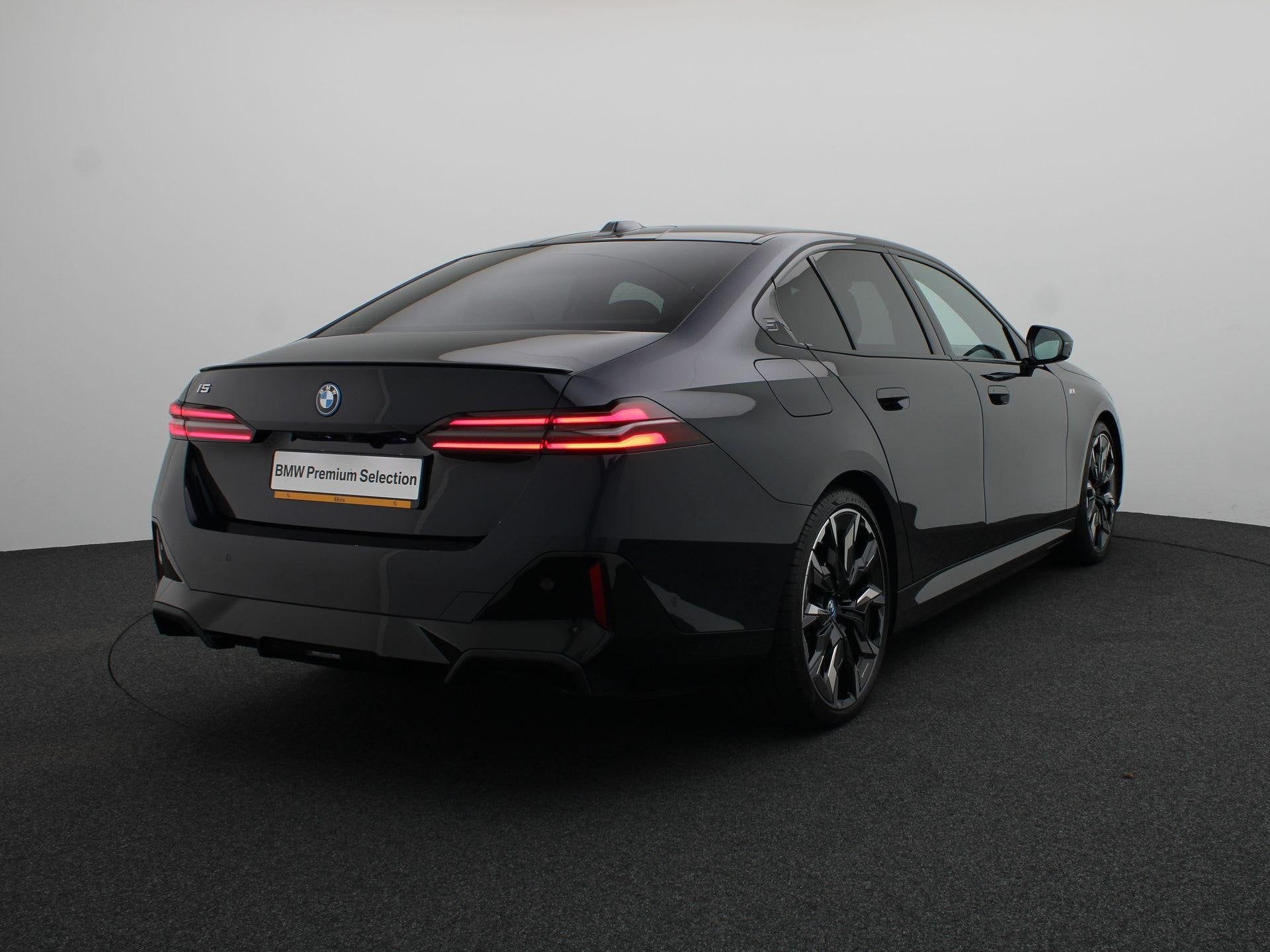 BMW i5 Sedan eDrive40 M Sportpakket Pro | Travel Pack | Comf, Automaat, Achterwielaandrijving, Gebruikt, Zwart