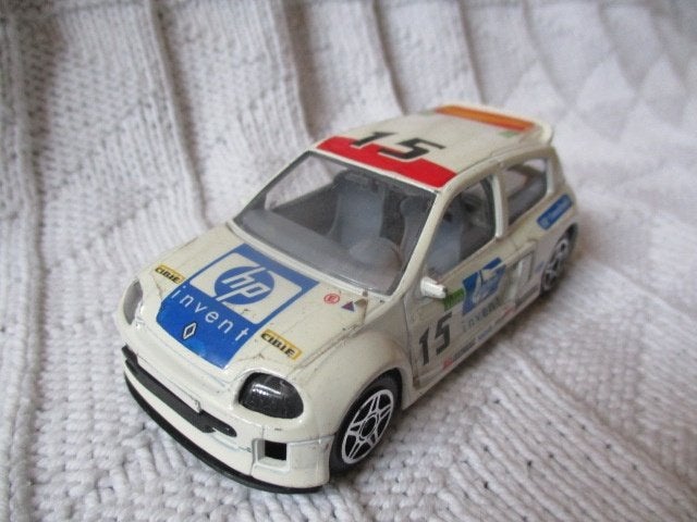 bburago auto renault clio trophy 1/43, Ophalen of Verzenden, Gebruikt, Auto, Overige merken