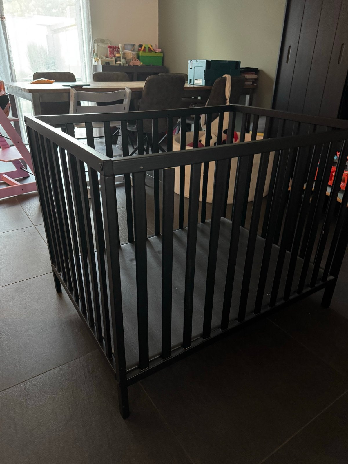 Zwarte houten box incl boxkleden en boxzak jollein, Ophalen, Gebruikt, Vierkant, Wieltjes