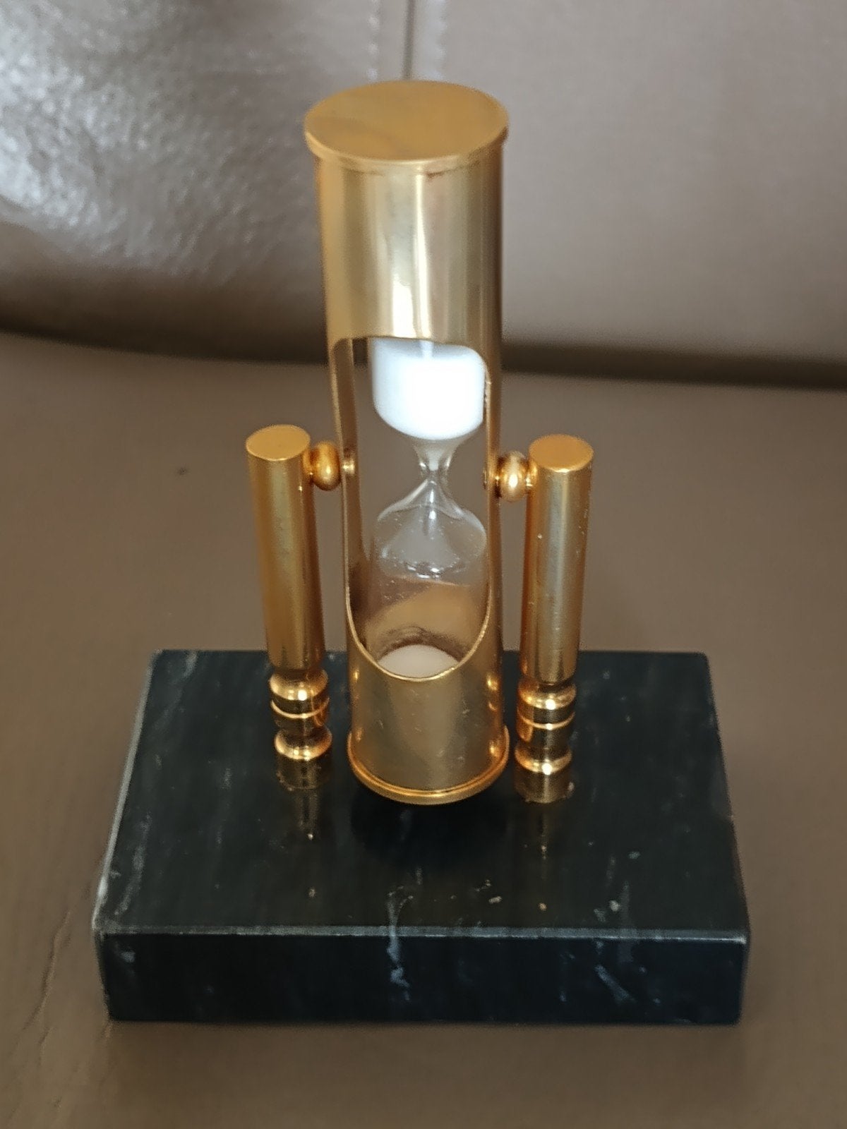 Elegante zandloper met marmeren voet, Ophalen of Verzenden