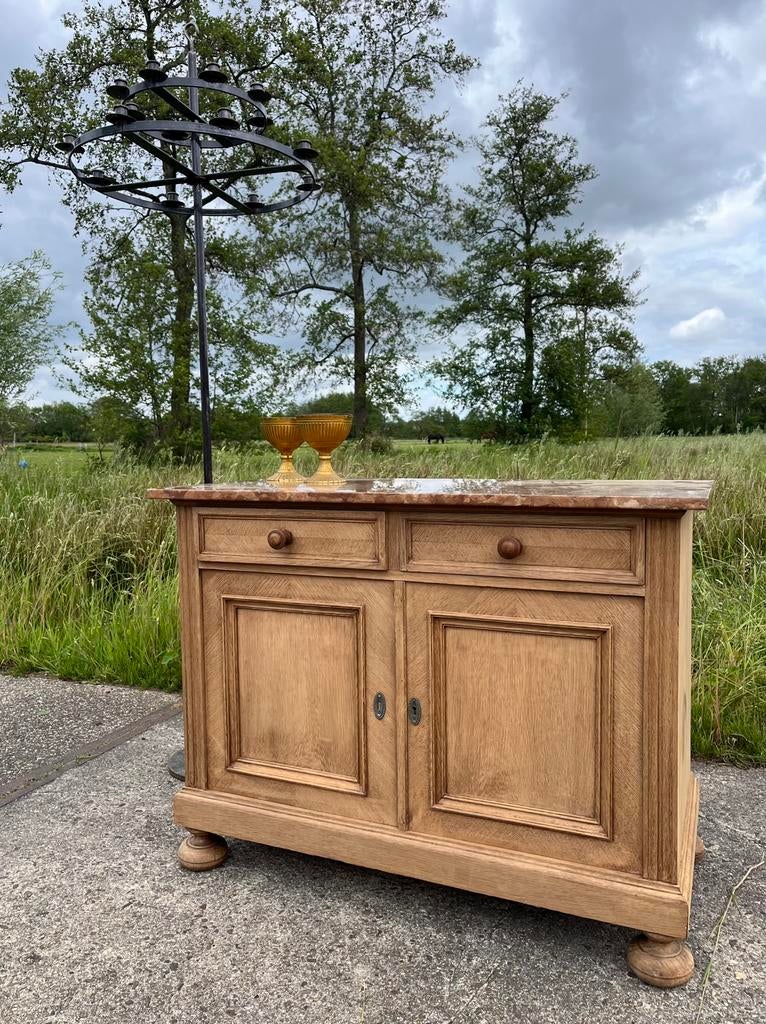 Antieke kast met marmeren blad, Ophalen