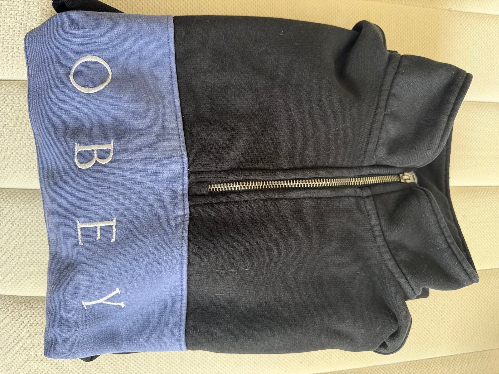 OBEY Zip Hoodie - Zwart/Blauw - Maat M, Ophalen of Verzenden, Gedragen