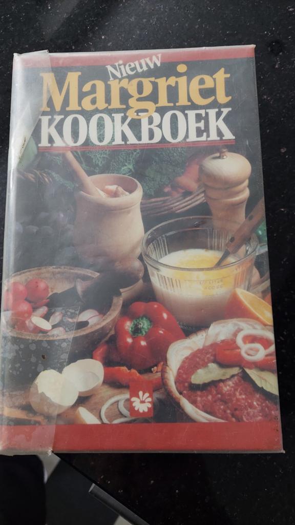 Margriet Kookboek - 2e druk - Leuk voor verzamelaar, Gelezen, Ophalen of Verzenden, Margriet Redactie, Hoofdgerechten