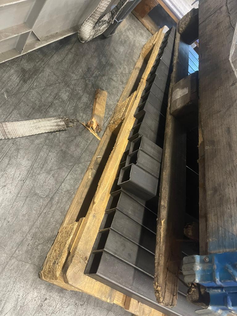 koker 50x50 mm 25 stuks, Doe-het-zelf en Verbouw, Metalen, Ophalen, Zo goed als nieuw